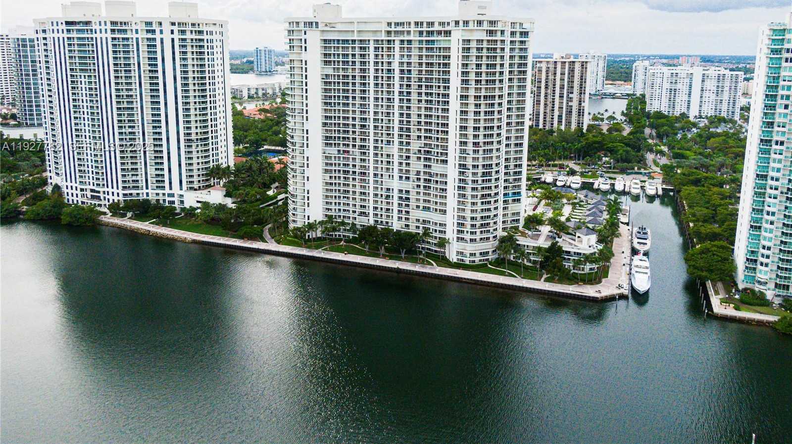 Small Image of 7000 ISLAND BL #2806, Aventura Number 31