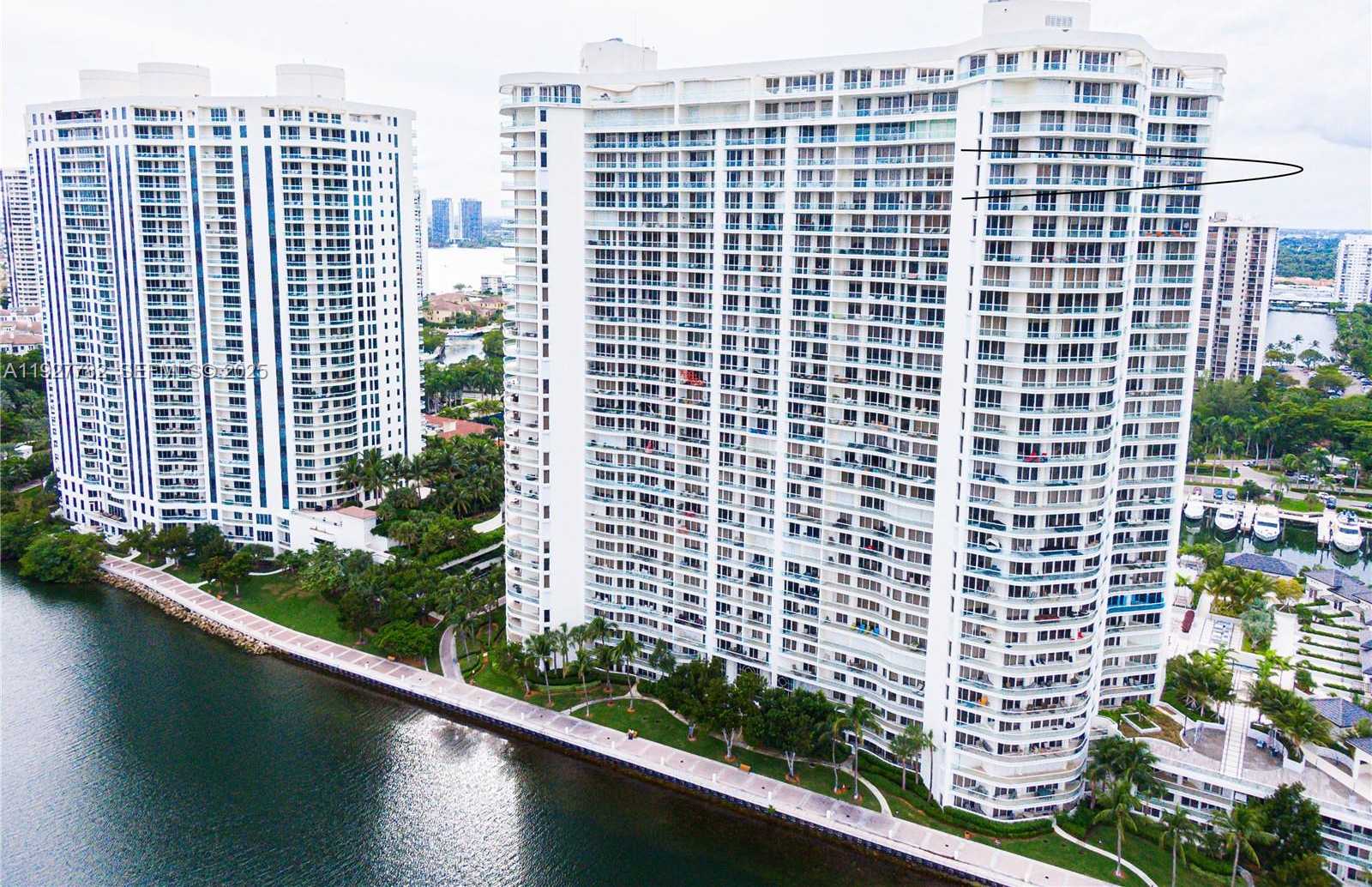 Small Image of 7000 ISLAND BL #2806, Aventura Number 32