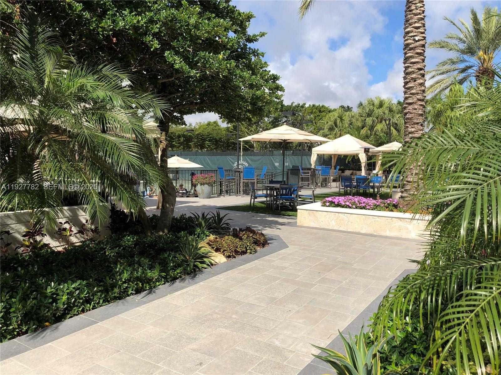 Small Image of 7000 ISLAND BL #2806, Aventura Number 36