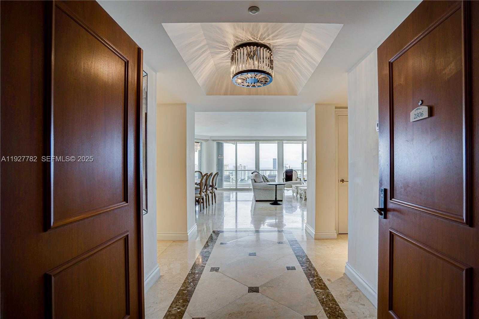 Small Image of 7000 ISLAND BL #2806, Aventura Number 4