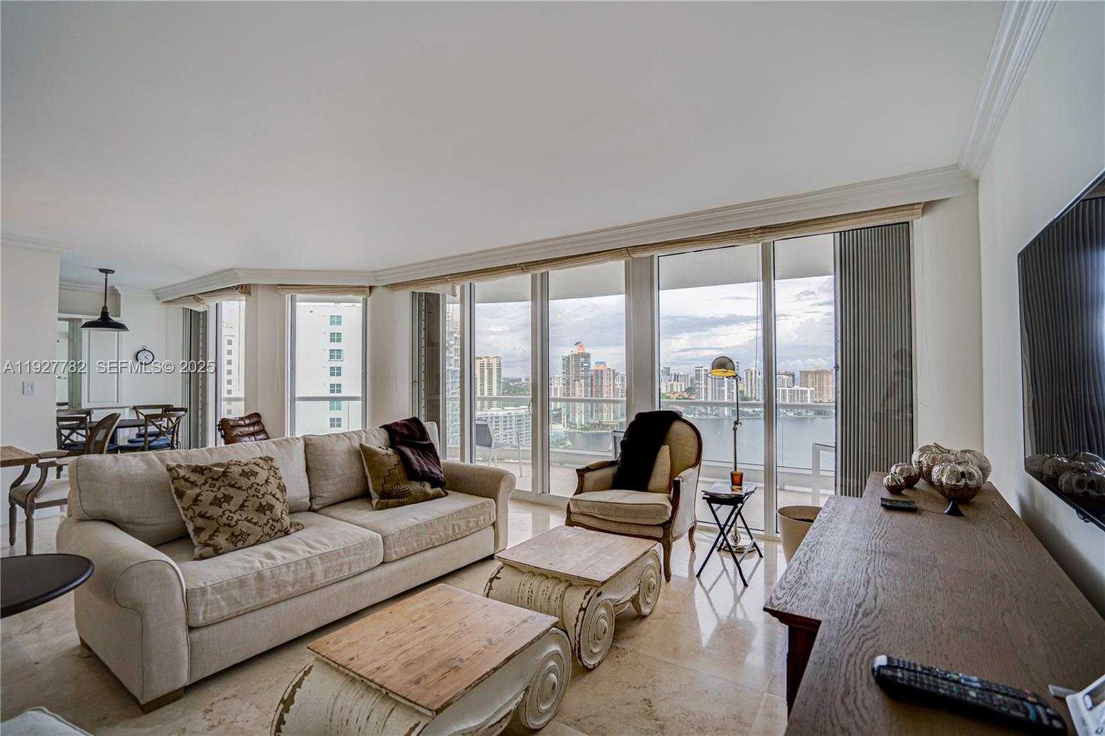 Small Image of 7000 ISLAND BL #2806, Aventura Number 5