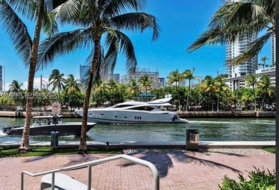 Small Image of 185 SOUTH WEST 7TH ST #1406, Miami Number 4