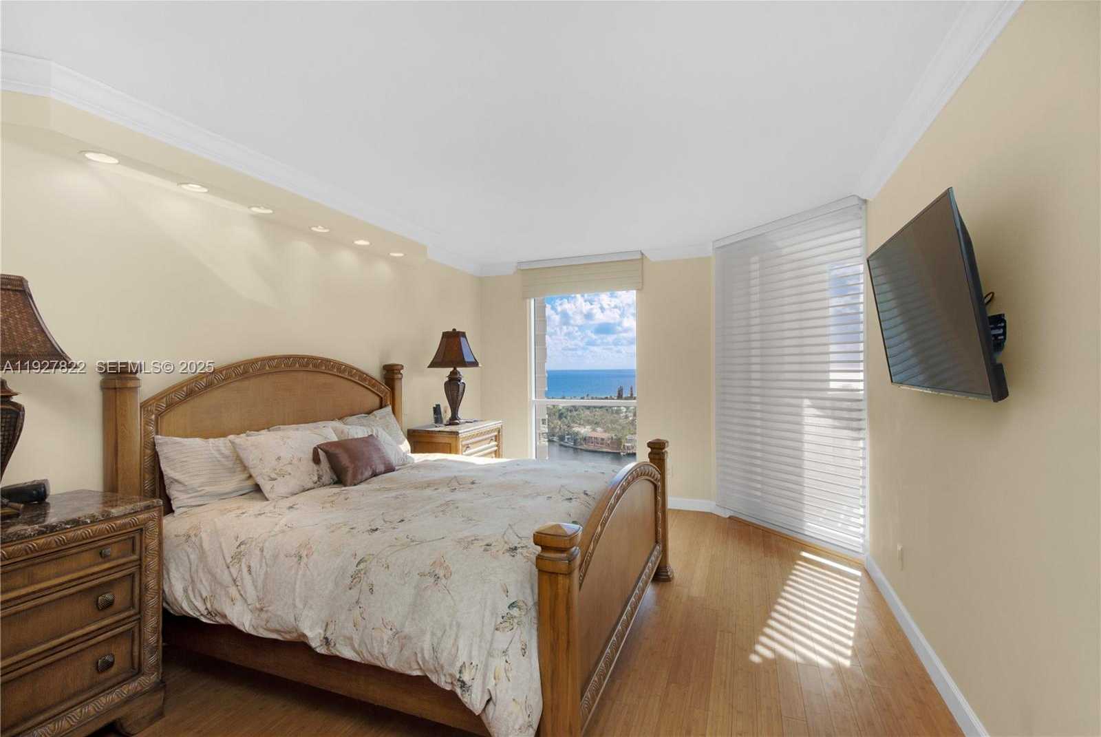 Small Image of 21055 YACHT CLUB DR #2310, Aventura Number 11