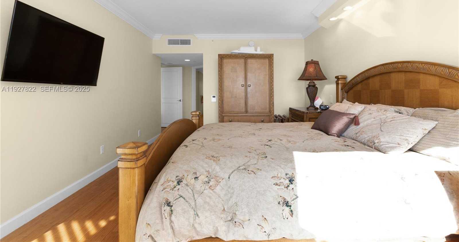 Small Image of 21055 YACHT CLUB DR #2310, Aventura Number 12