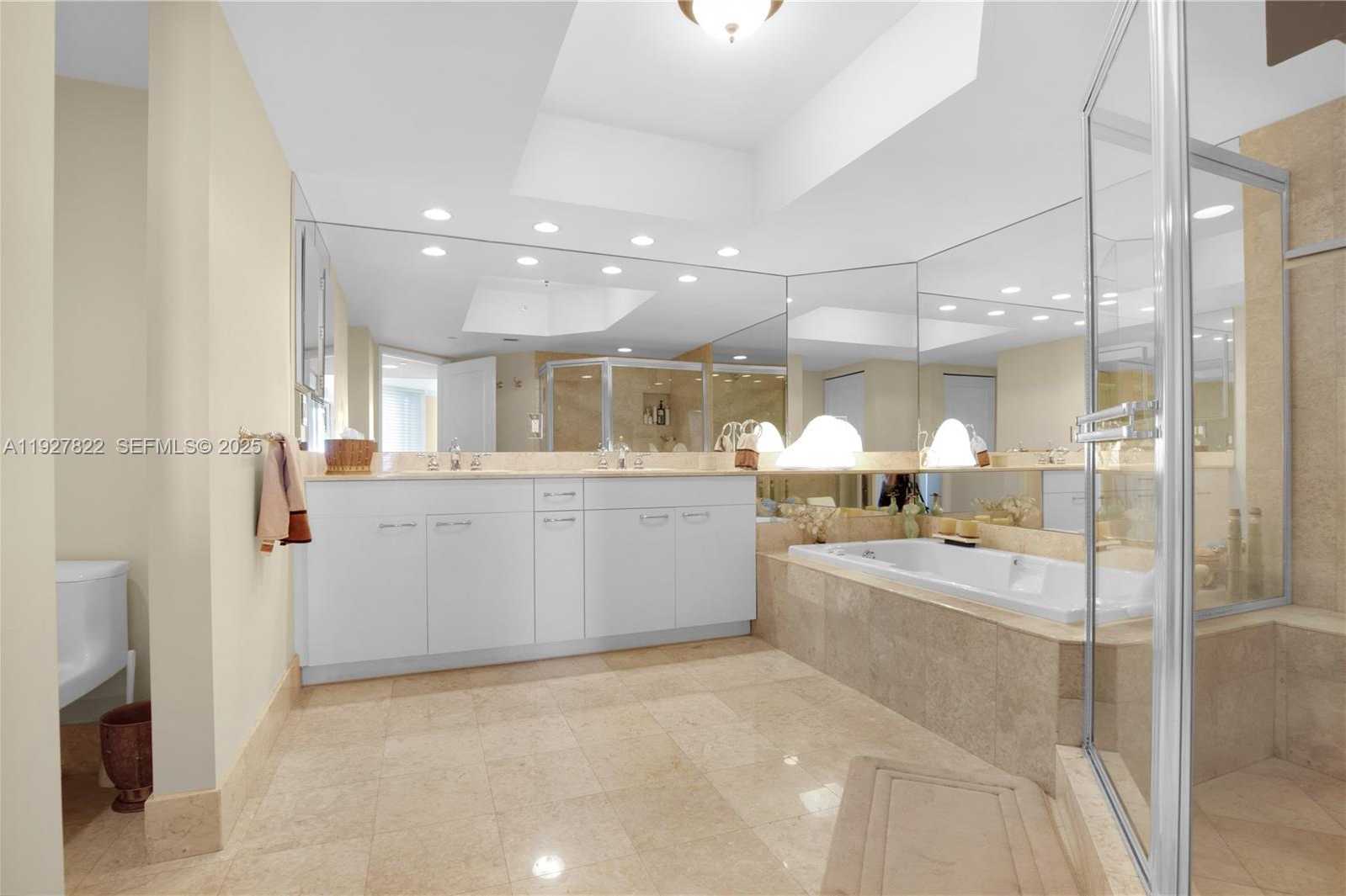 Small Image of 21055 YACHT CLUB DR #2310, Aventura Number 13