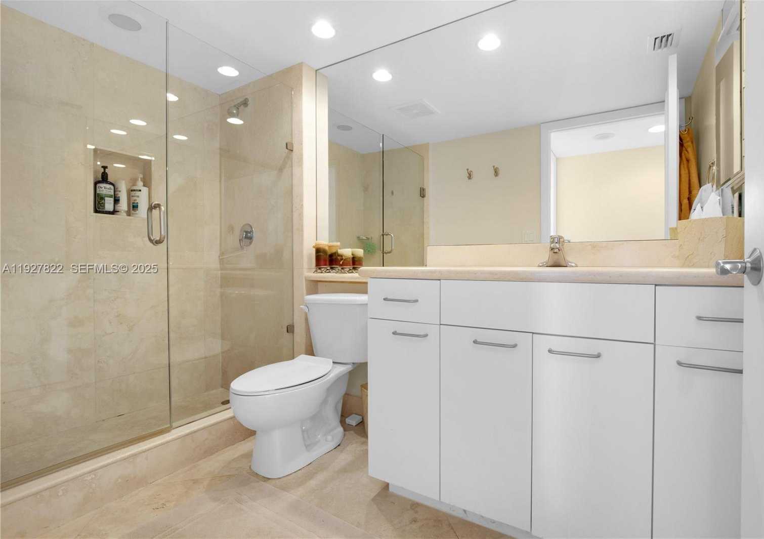 Small Image of 21055 YACHT CLUB DR #2310, Aventura Number 17