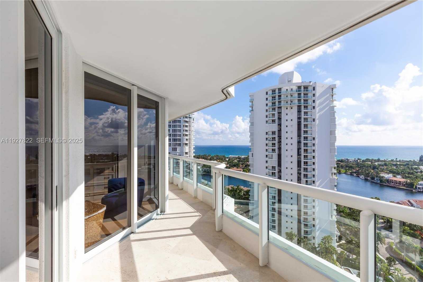 Small Image of 21055 YACHT CLUB DR #2310, Aventura Number 19