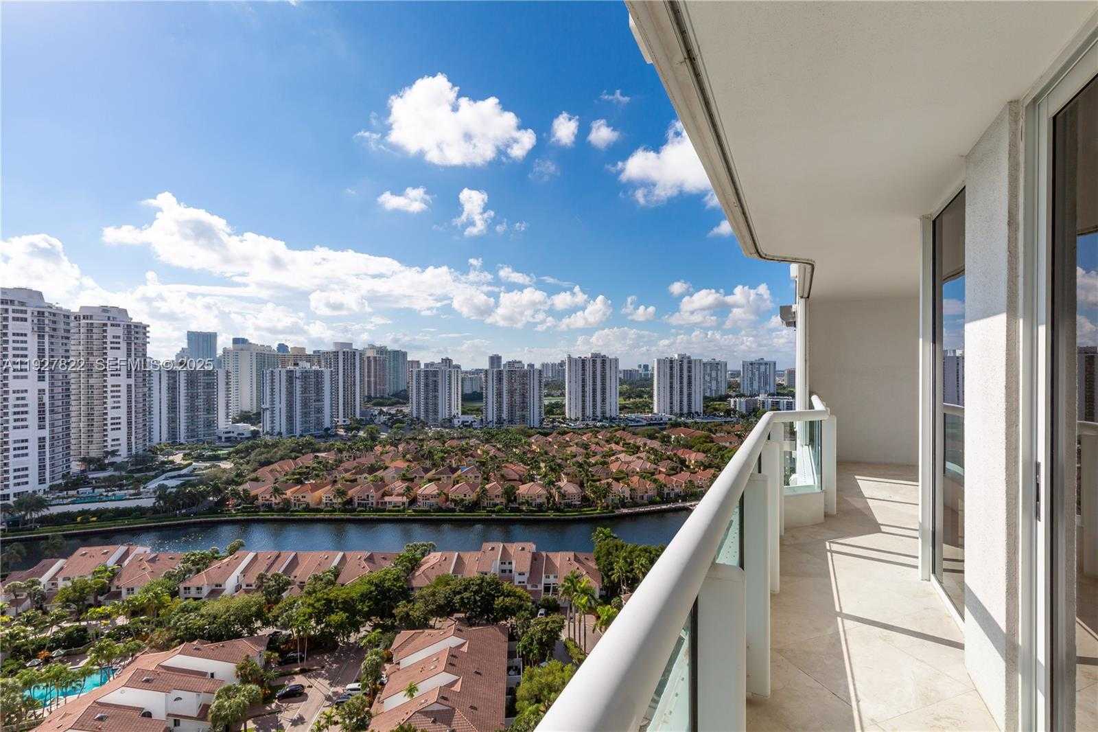 Small Image of 21055 YACHT CLUB DR #2310, Aventura Number 26