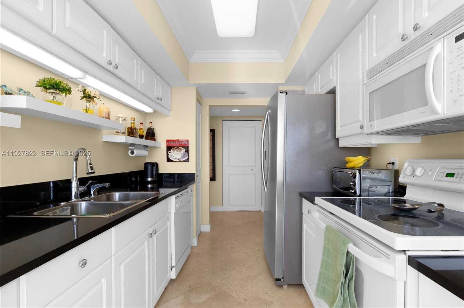 Small Image of 21055 YACHT CLUB DR #2310, Aventura Number 9