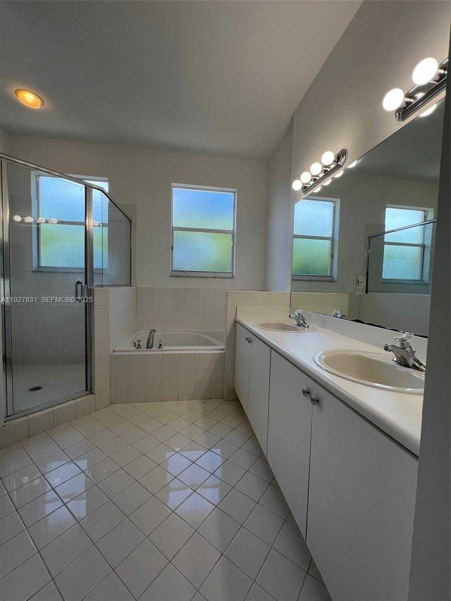 Small Image of 12724 SOUTH WEST 133RD ST, Miami Number 13