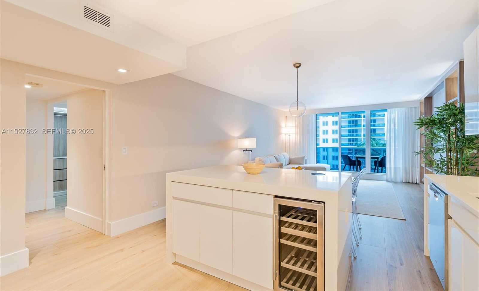 Small Image of 2301 COLLINS AVE #719, Miami Beach Number 4