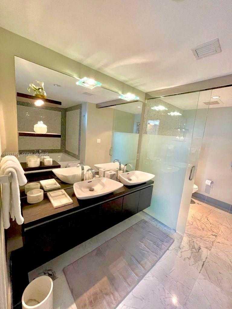 Small Image of 200 BISCAYNE BLVD WAY #4310, Miami Number 12