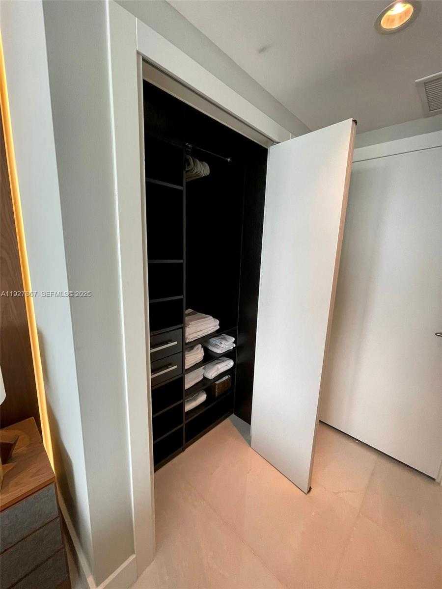 Small Image of 200 BISCAYNE BLVD WAY #4310, Miami Number 13