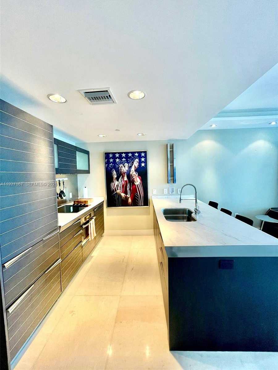 Small Image of 200 BISCAYNE BLVD WAY #4310, Miami Number 7
