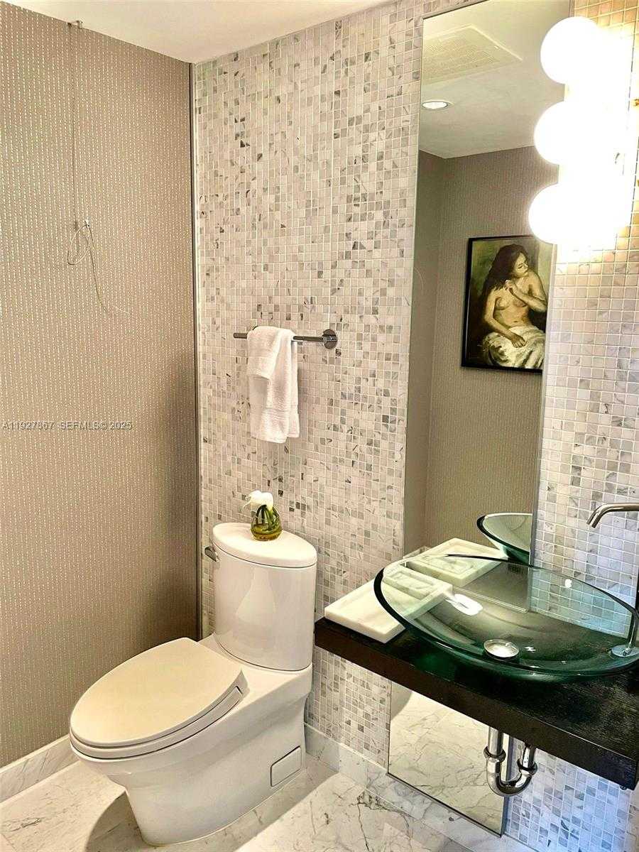 Small Image of 200 BISCAYNE BLVD WAY #4310, Miami Number 9