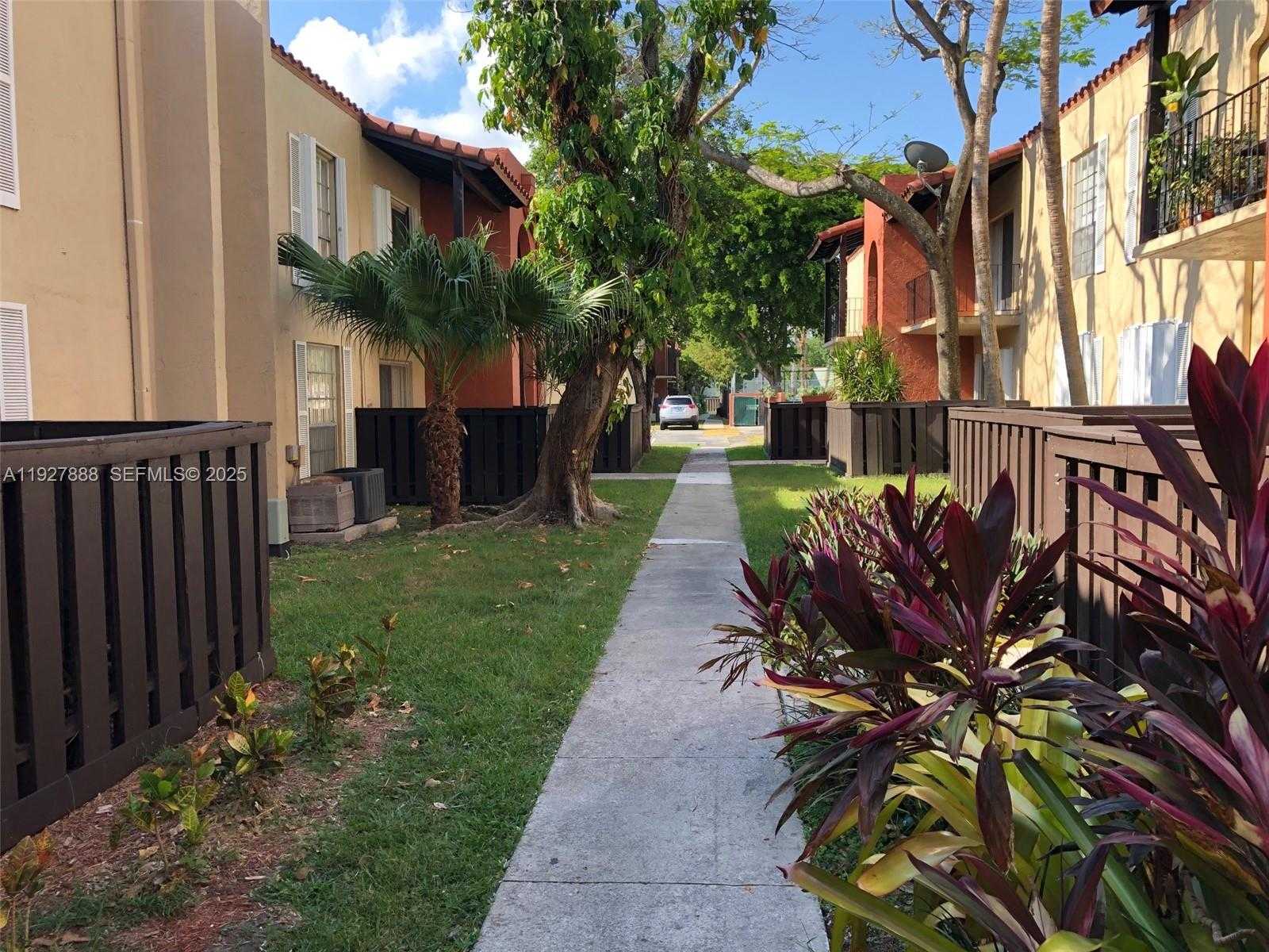 Small Image of 10744 NORTH KENDALL DR #M-16, Miami Number 21