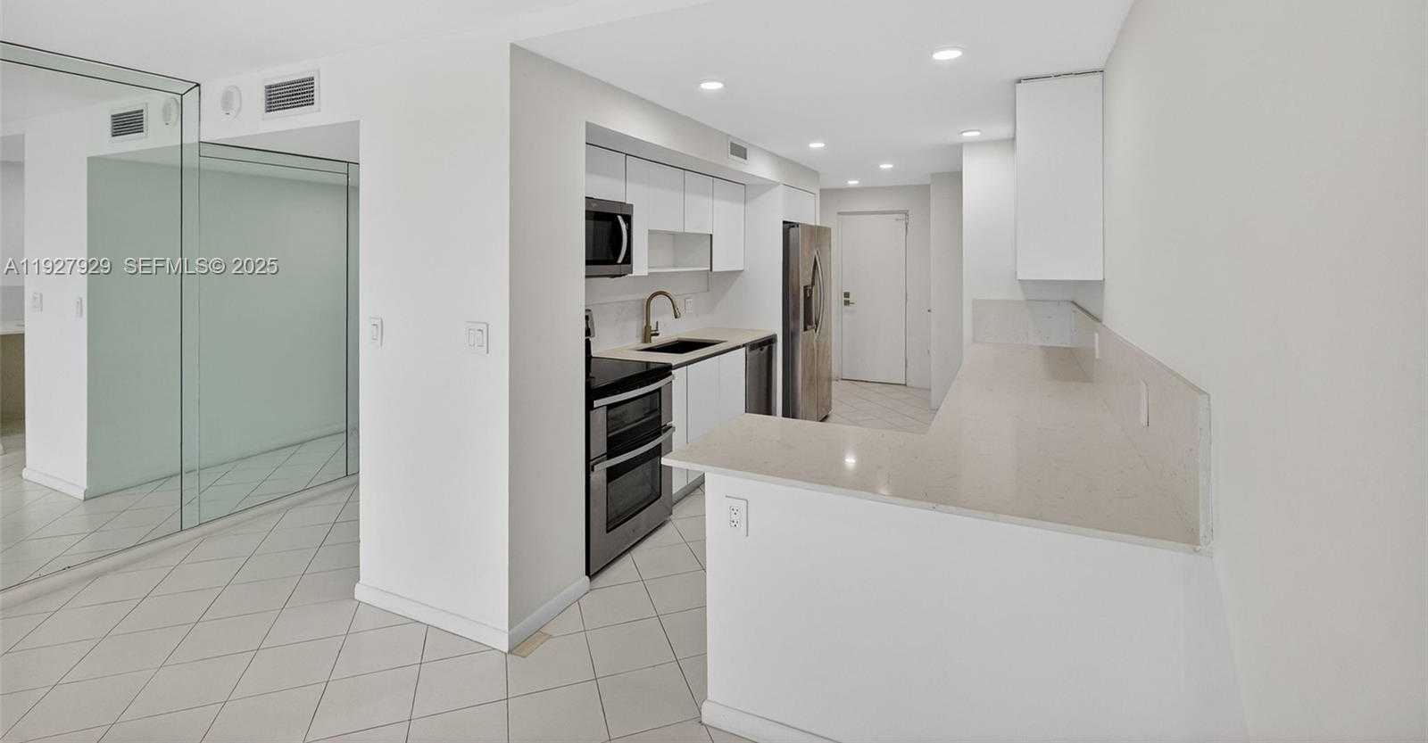 Small Image of 600 GRAPETREE DR #8FS, Key Biscayne Number 11
