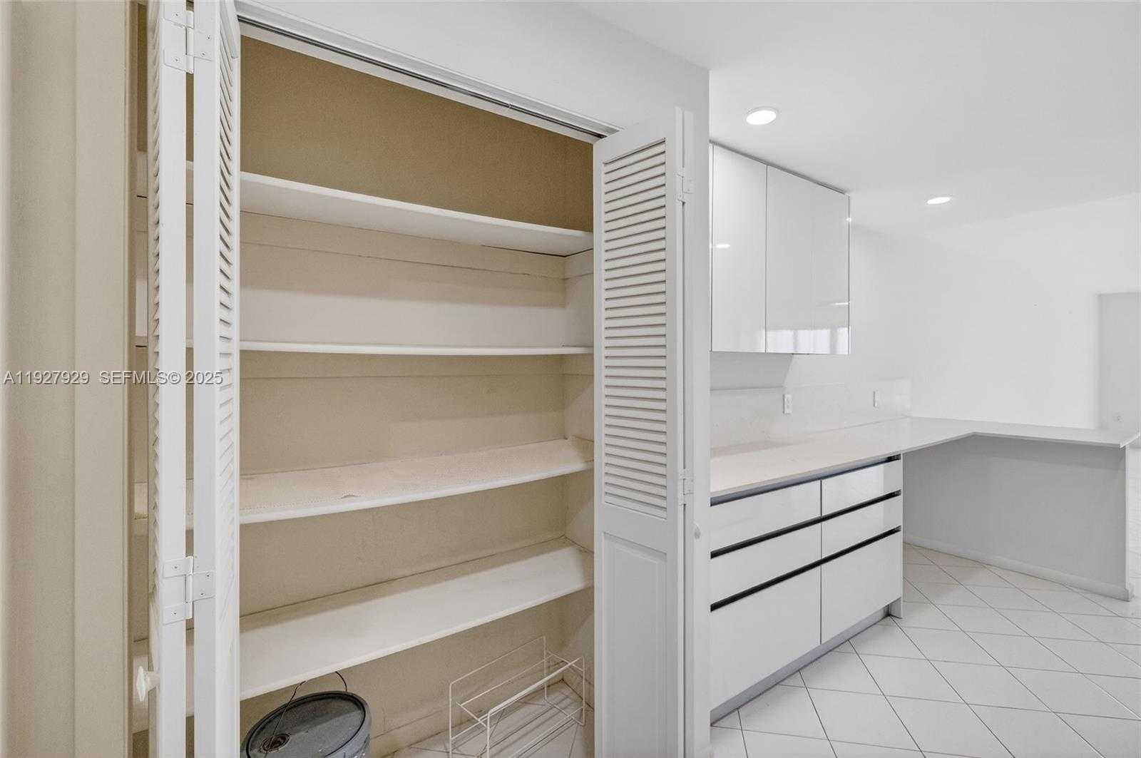 Small Image of 600 GRAPETREE DR #8FS, Key Biscayne Number 15