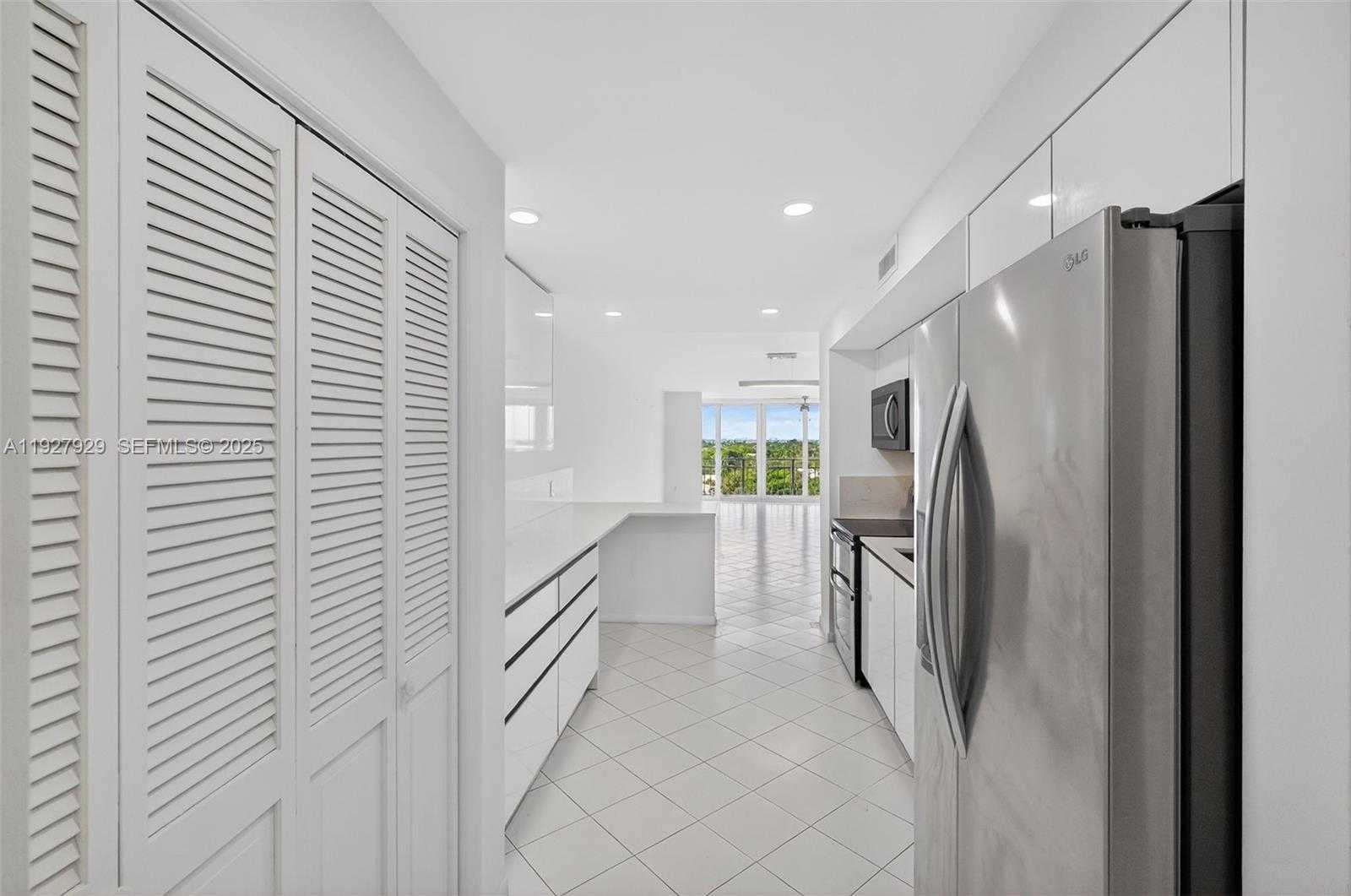 Small Image of 600 GRAPETREE DR #8FS, Key Biscayne Number 16