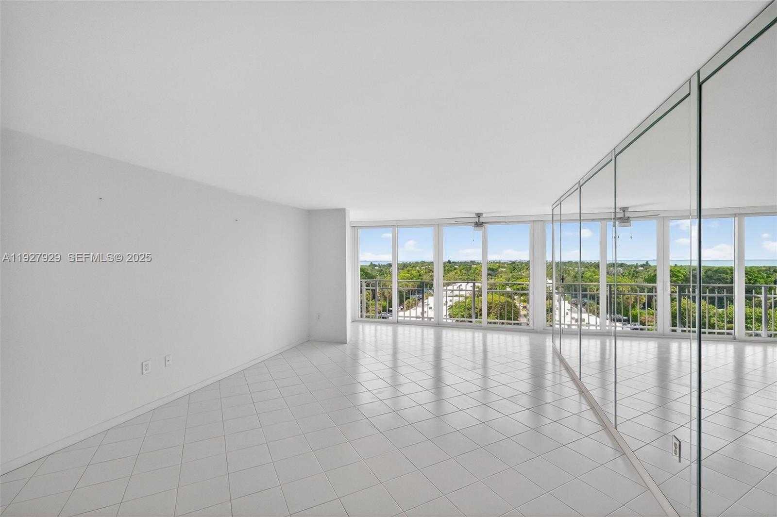 Small Image of 600 GRAPETREE DR #8FS, Key Biscayne Number 18