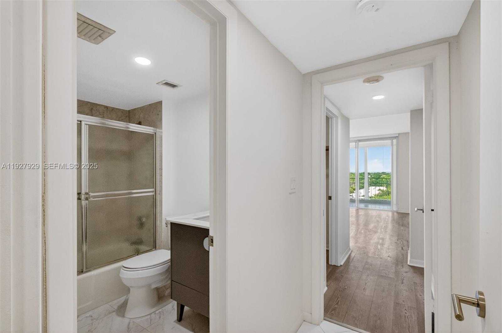 Small Image of 600 GRAPETREE DR #8FS, Key Biscayne Number 19