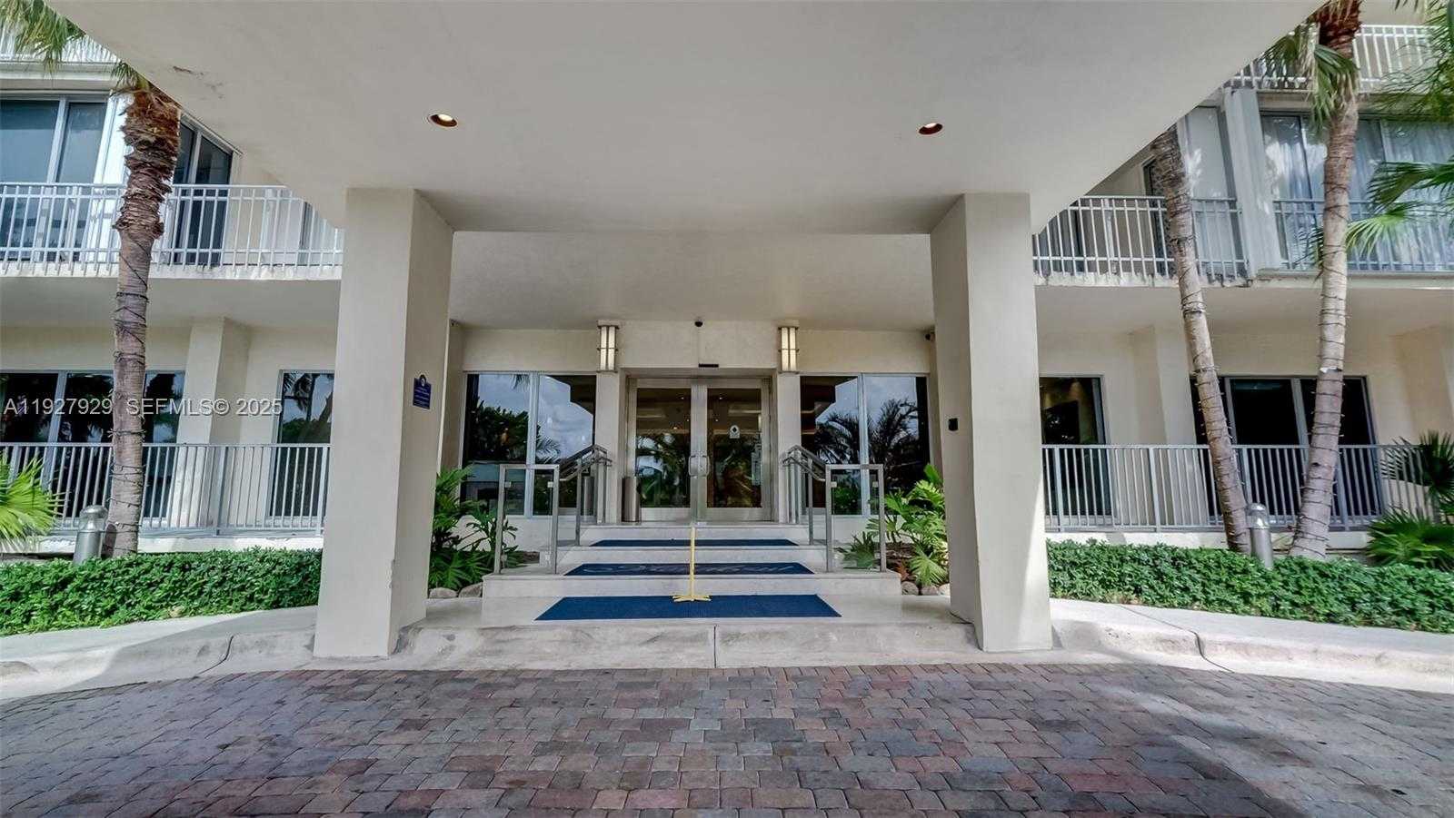 Small Image of 600 GRAPETREE DR #8FS, Key Biscayne Number 2