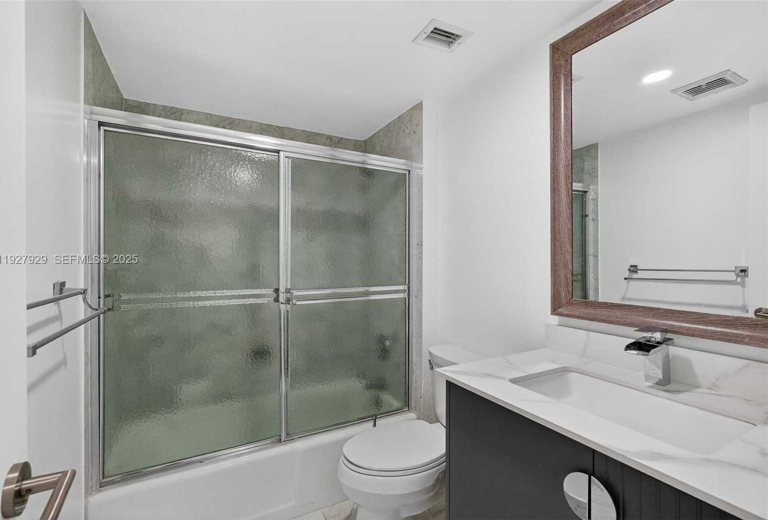 Small Image of 600 GRAPETREE DR #8FS, Key Biscayne Number 20