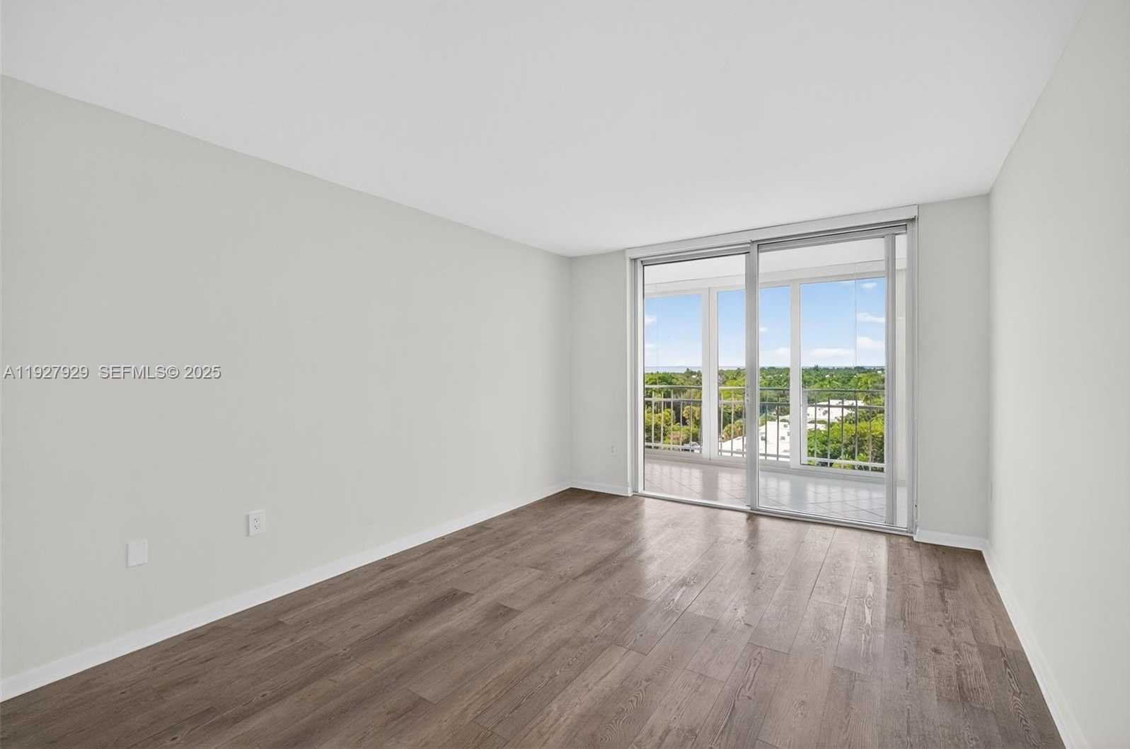 Small Image of 600 GRAPETREE DR #8FS, Key Biscayne Number 23