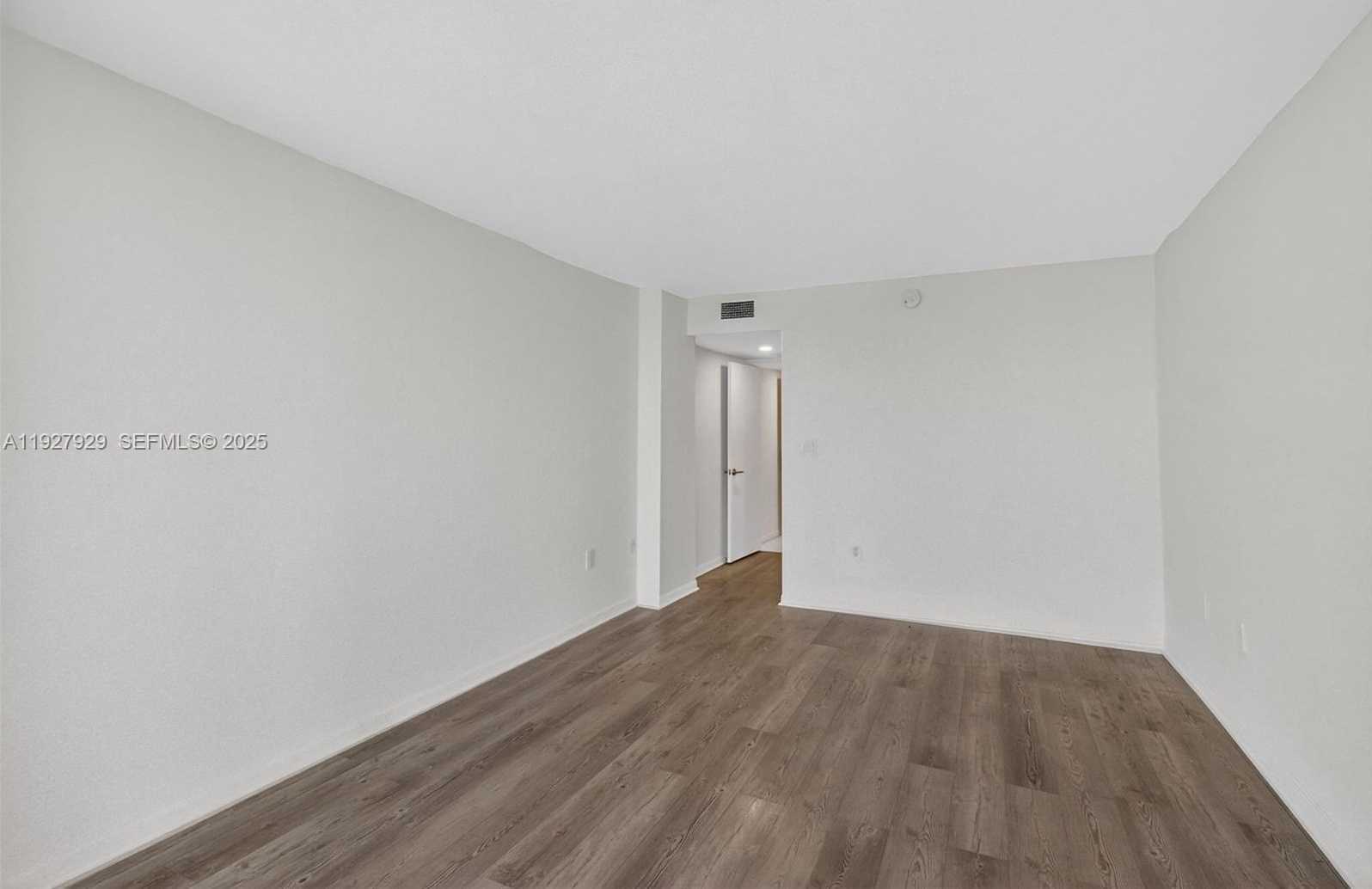 Small Image of 600 GRAPETREE DR #8FS, Key Biscayne Number 24