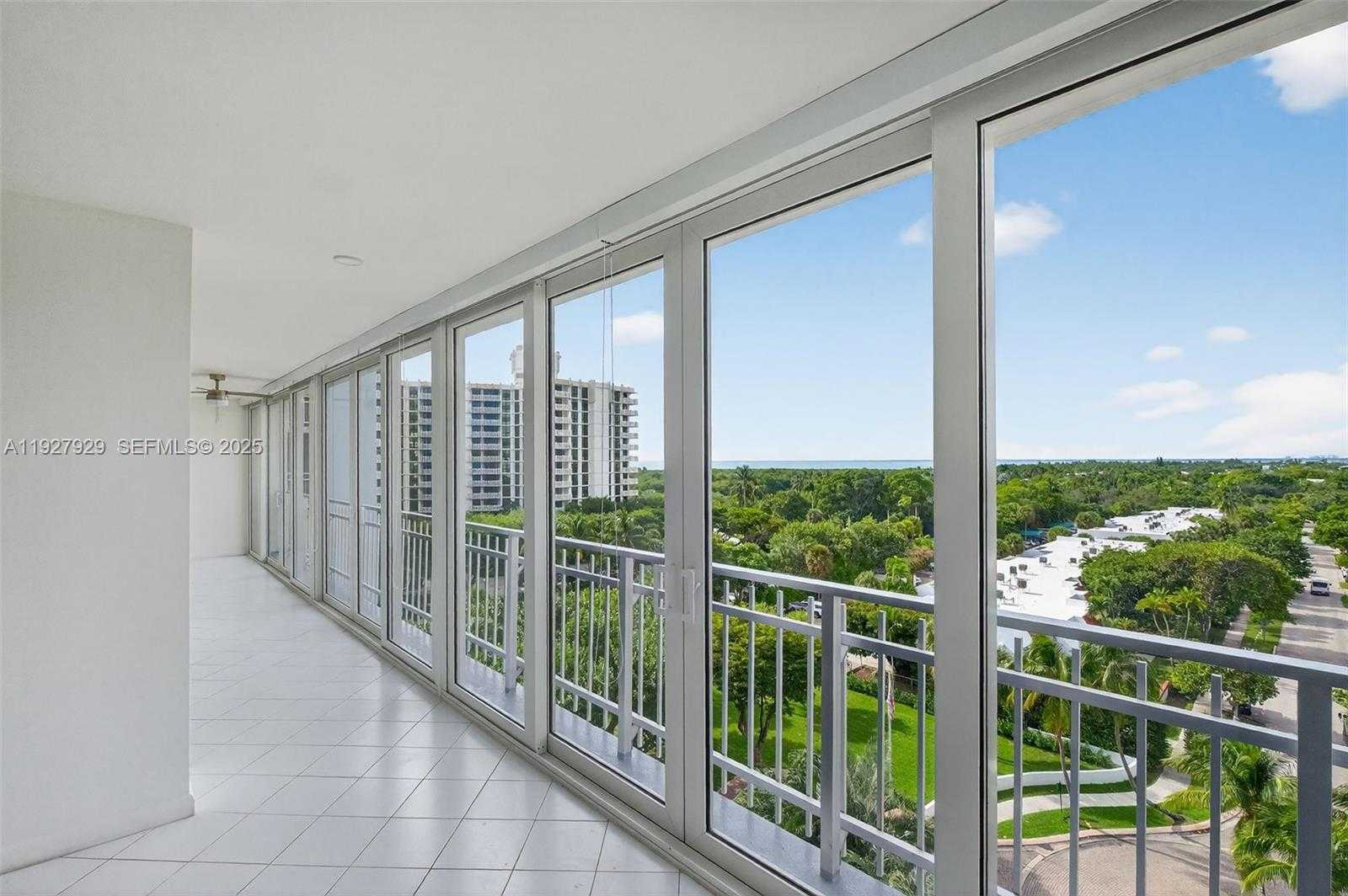 Small Image of 600 GRAPETREE DR #8FS, Key Biscayne Number 25