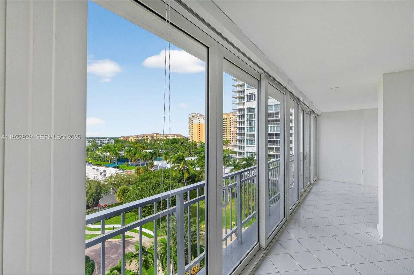 Small Image of 600 GRAPETREE DR #8FS, Key Biscayne Number 27