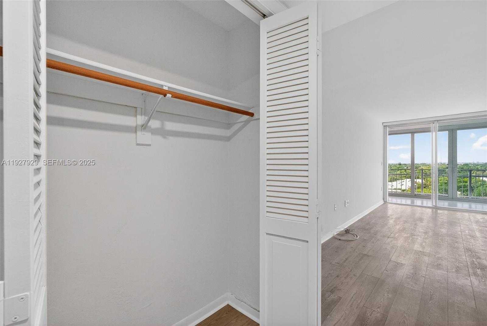 Small Image of 600 GRAPETREE DR #8FS, Key Biscayne Number 30