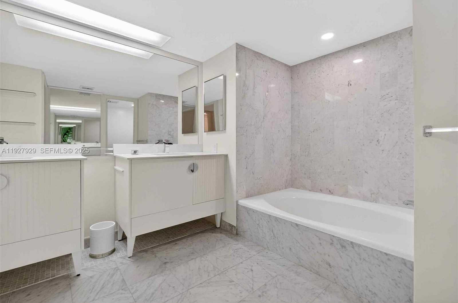 Small Image of 600 GRAPETREE DR #8FS, Key Biscayne Number 32