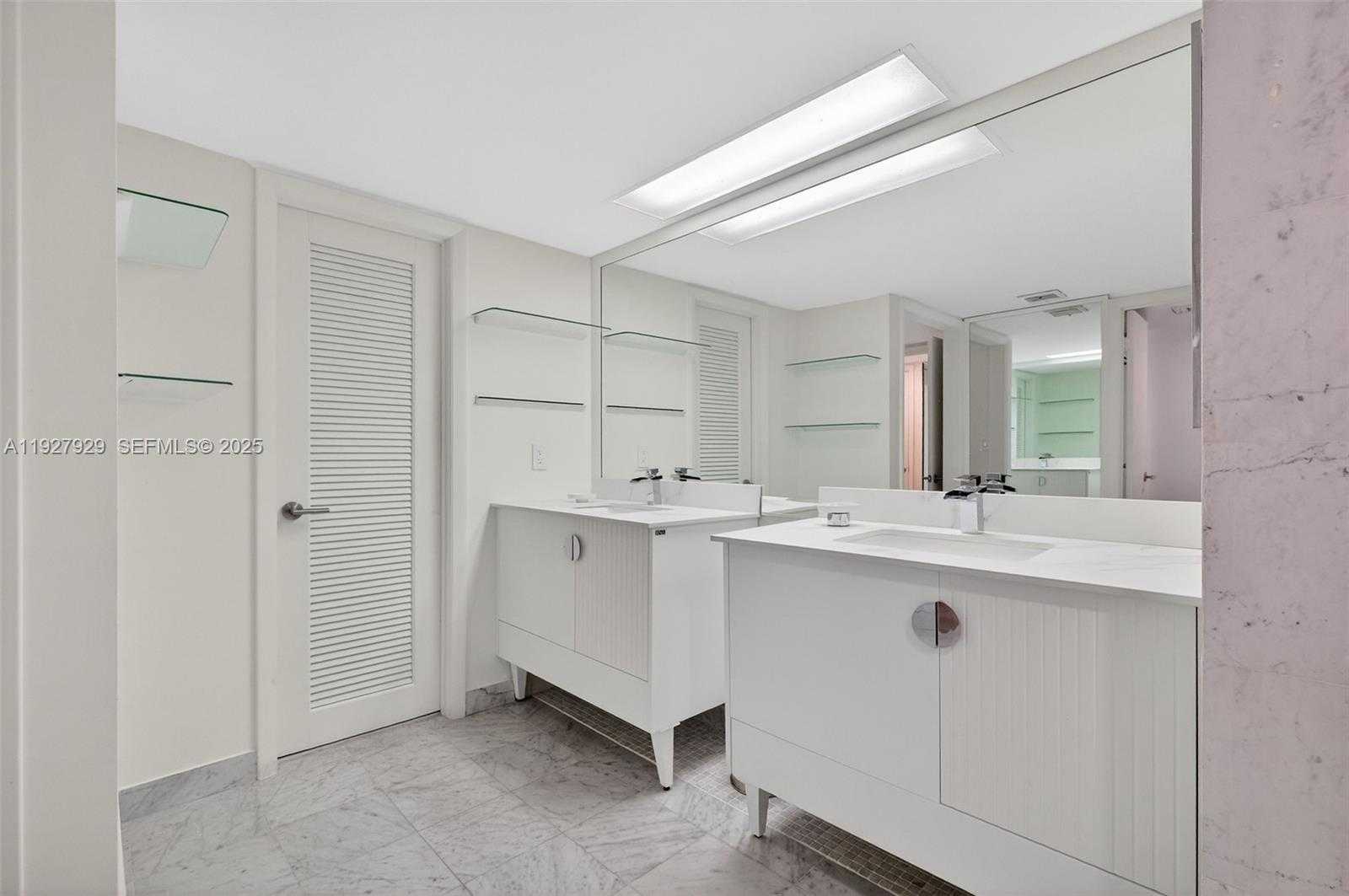 Small Image of 600 GRAPETREE DR #8FS, Key Biscayne Number 33