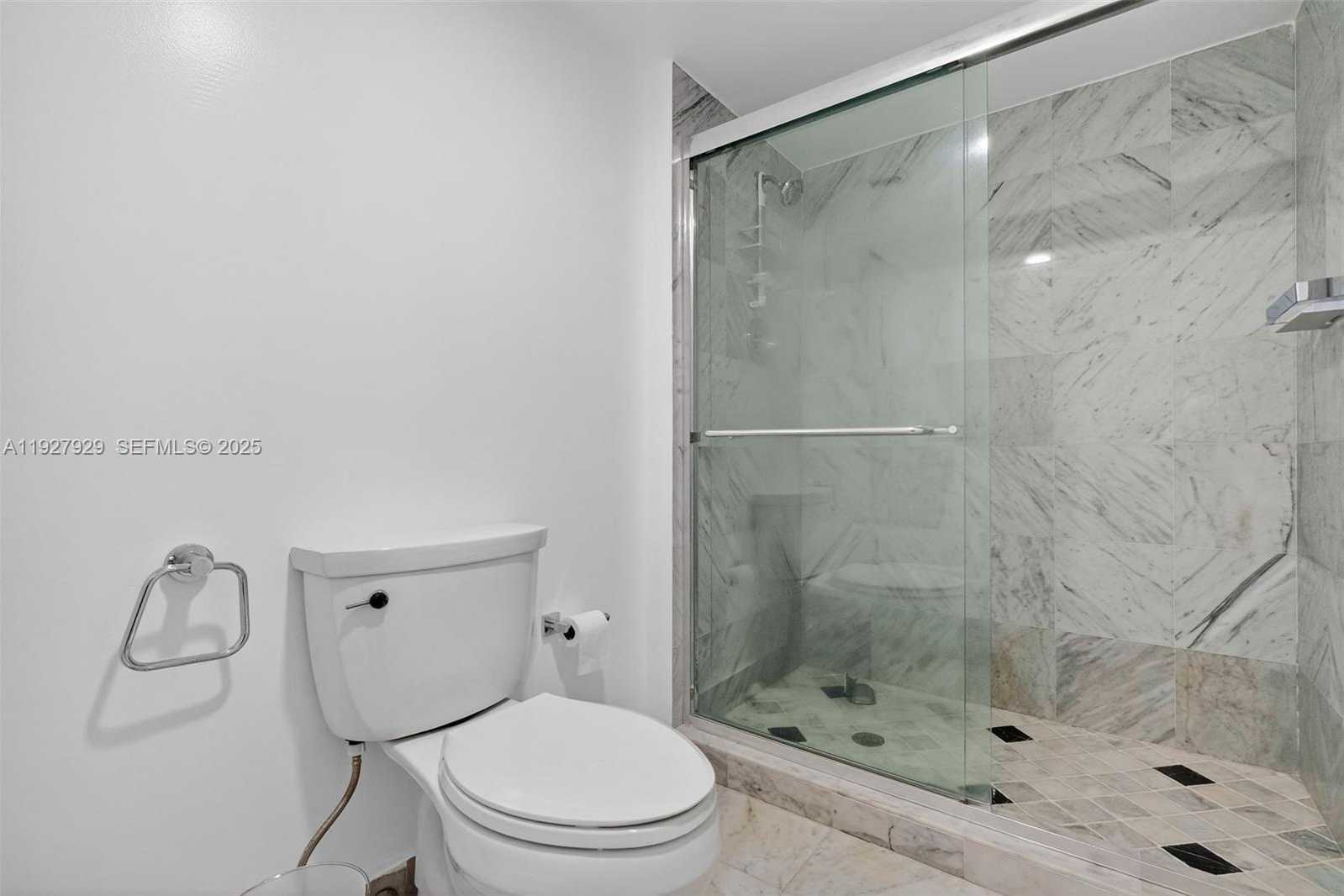 Small Image of 600 GRAPETREE DR #8FS, Key Biscayne Number 35