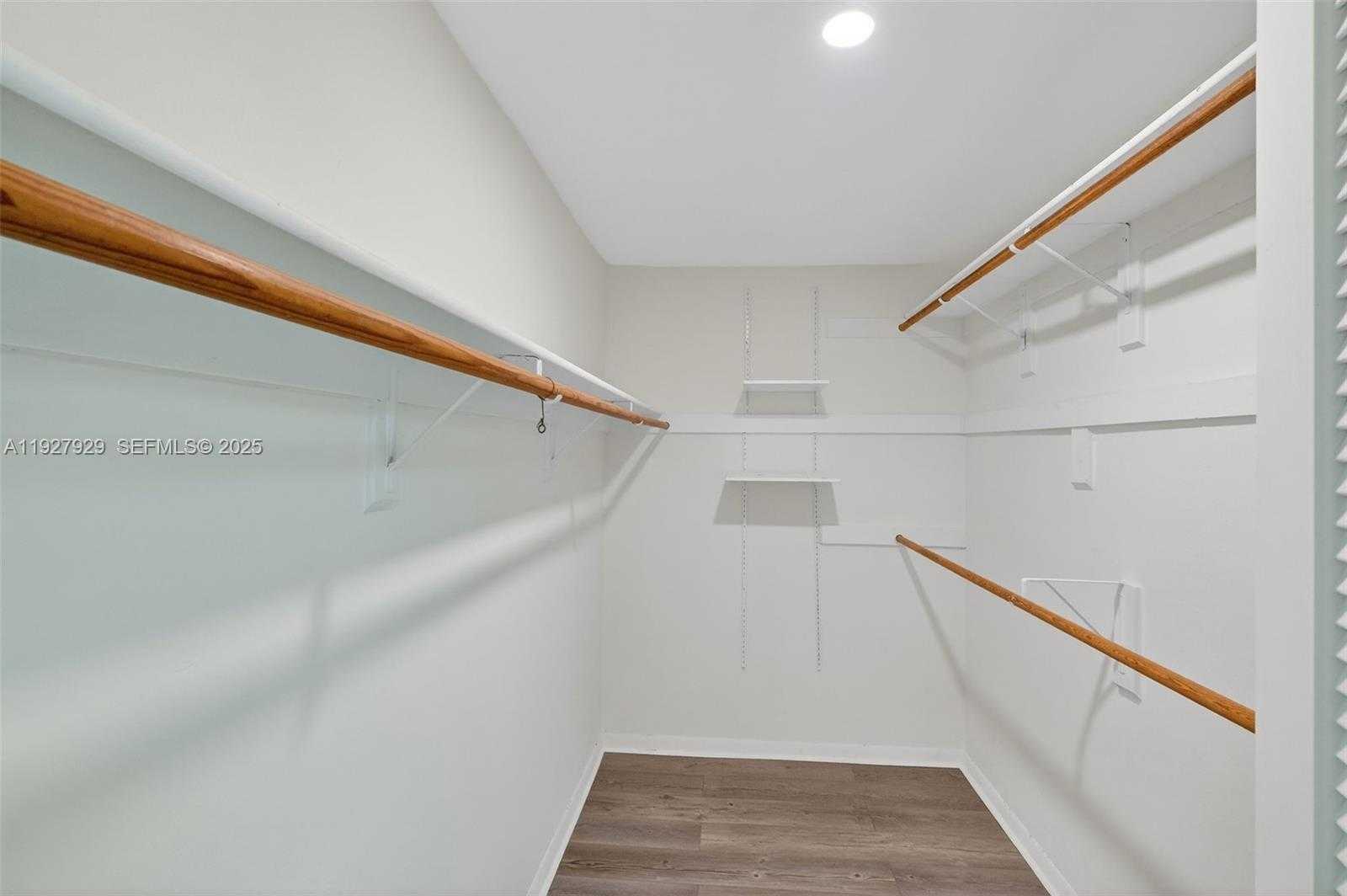 Small Image of 600 GRAPETREE DR #8FS, Key Biscayne Number 36