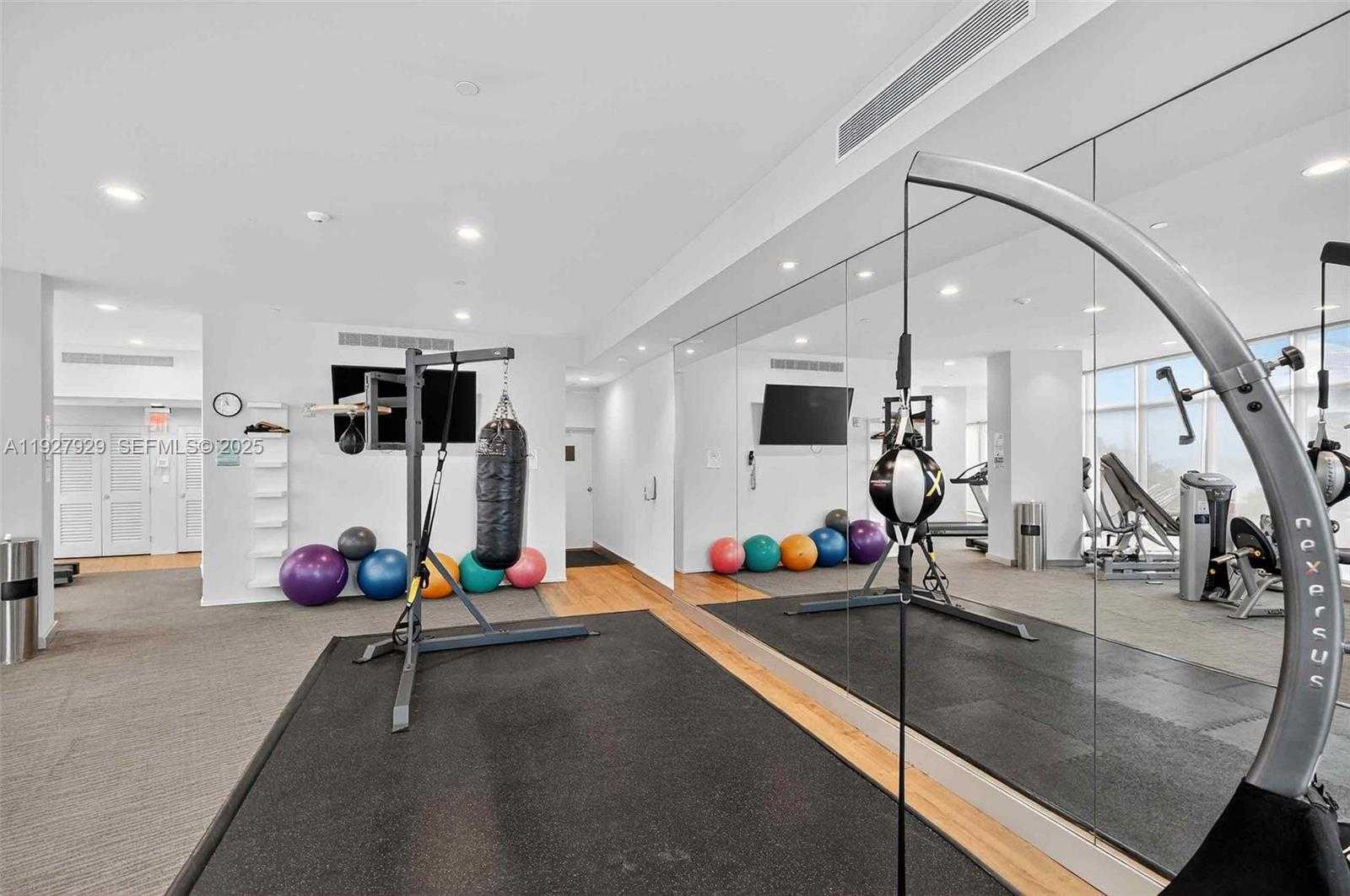 Small Image of 600 GRAPETREE DR #8FS, Key Biscayne Number 38