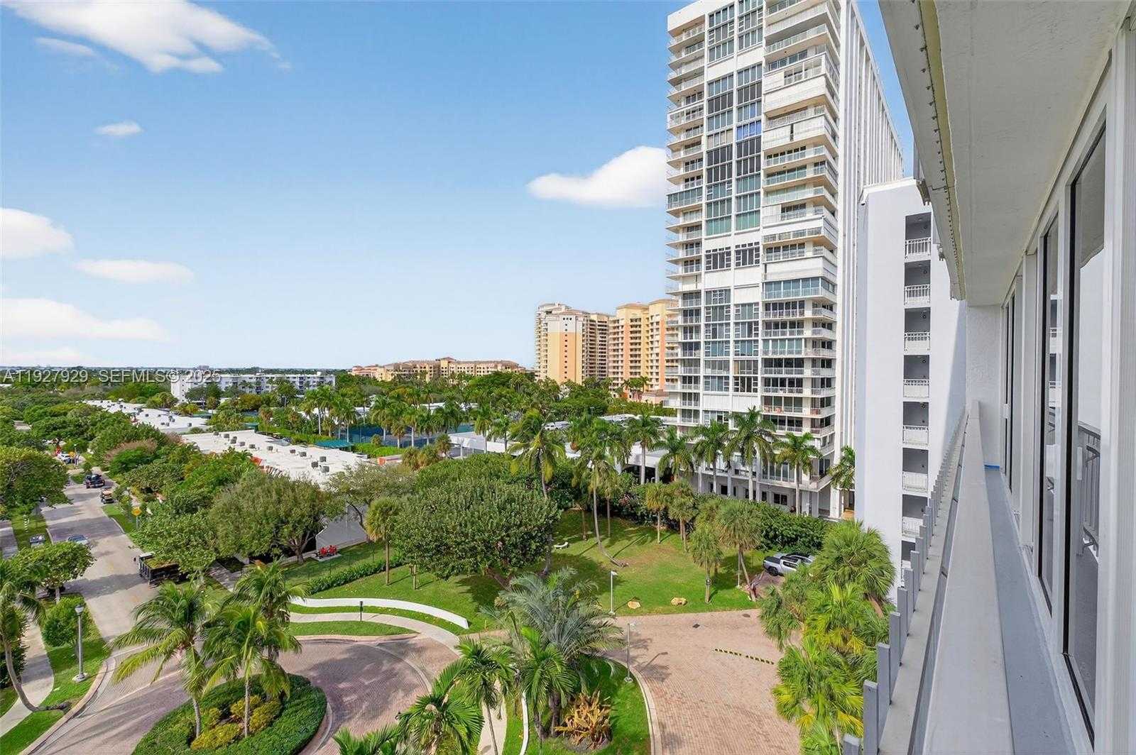 Small Image of 600 GRAPETREE DR #8FS, Key Biscayne Number 39