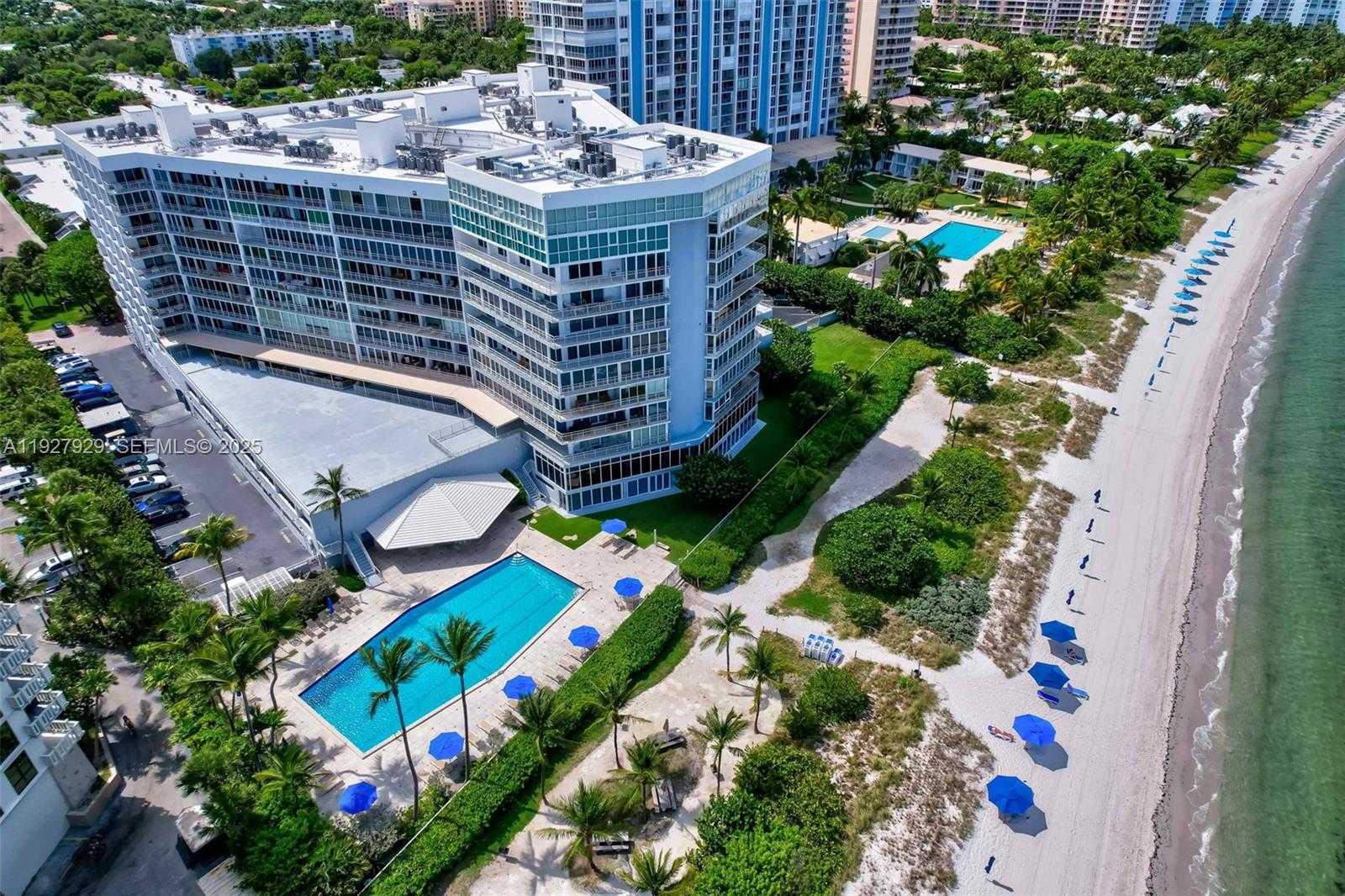 Small Image of 600 GRAPETREE DR #8FS, Key Biscayne Number 48