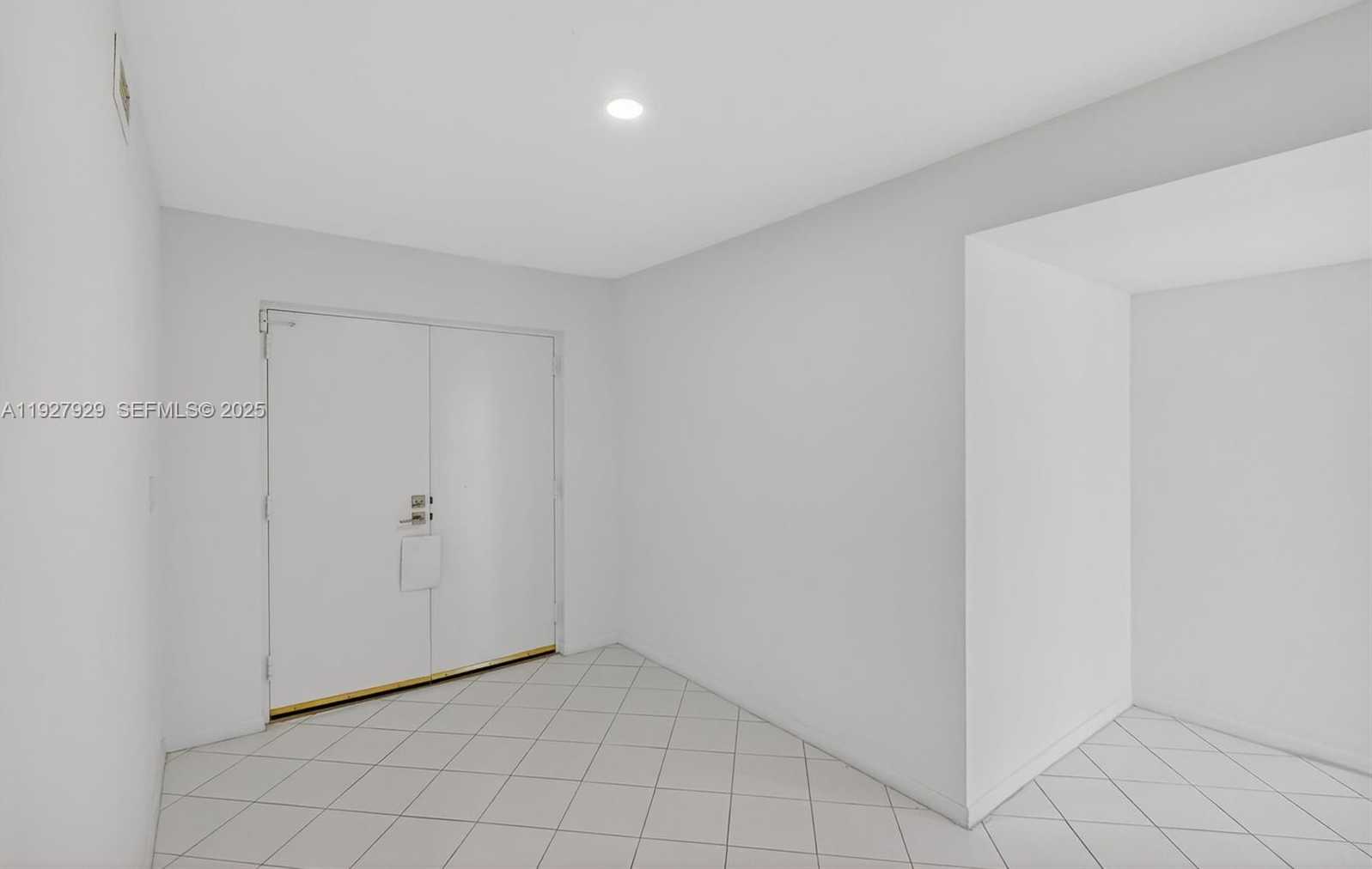 Small Image of 600 GRAPETREE DR #8FS, Key Biscayne Number 5