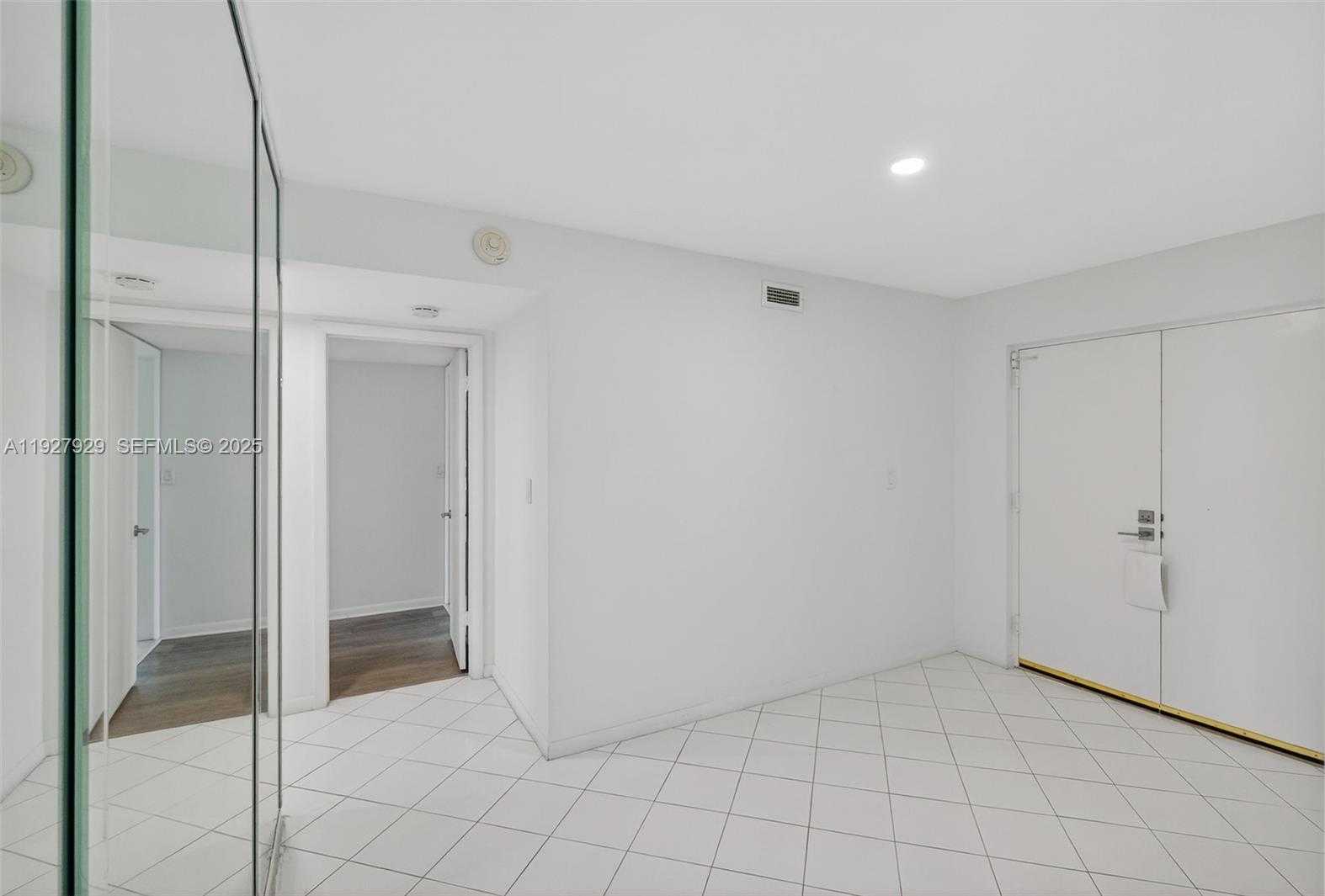 Small Image of 600 GRAPETREE DR #8FS, Key Biscayne Number 6