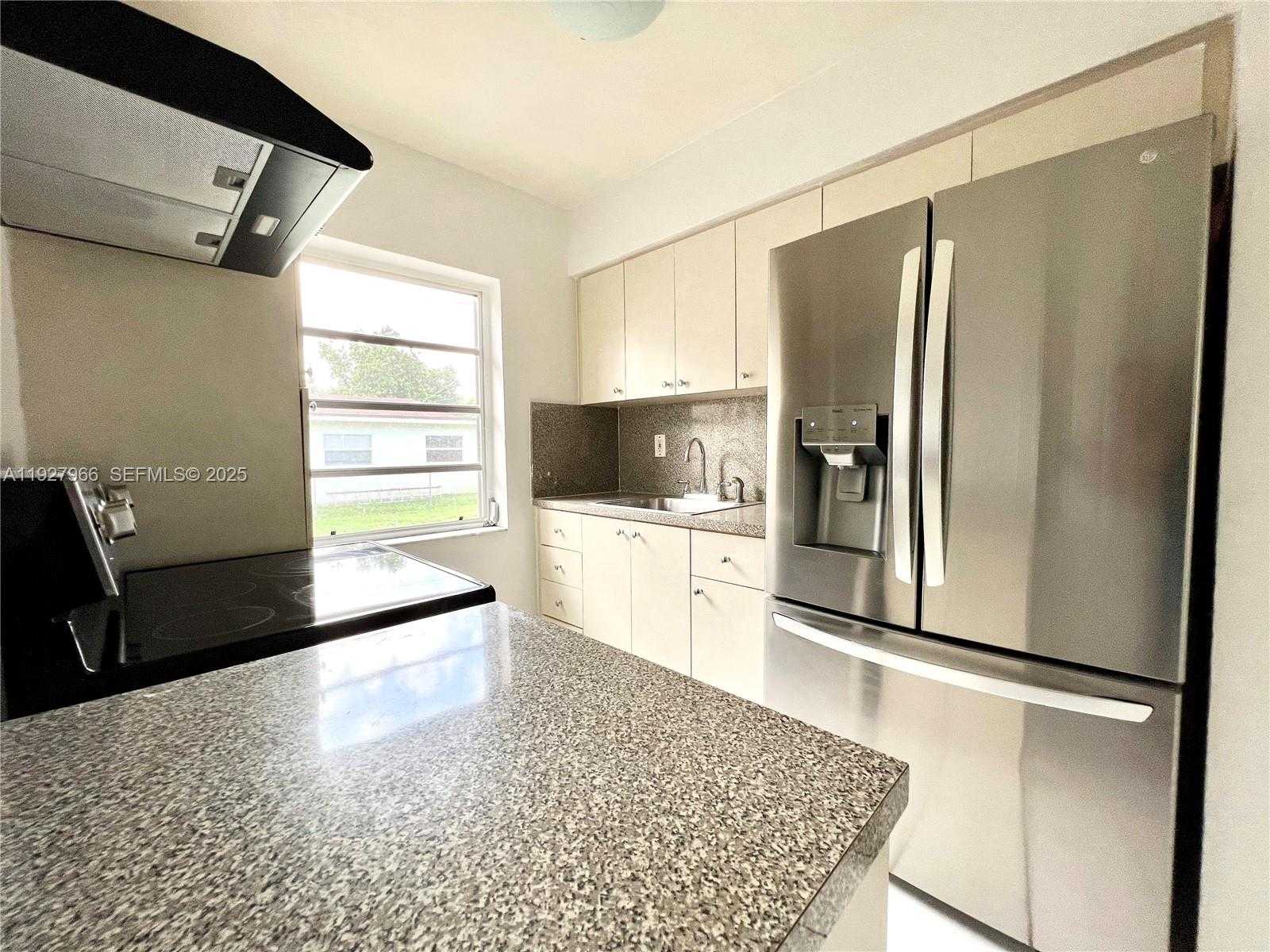 Small Image of 6228 TAYLOR ST #1, Hollywood Number 4