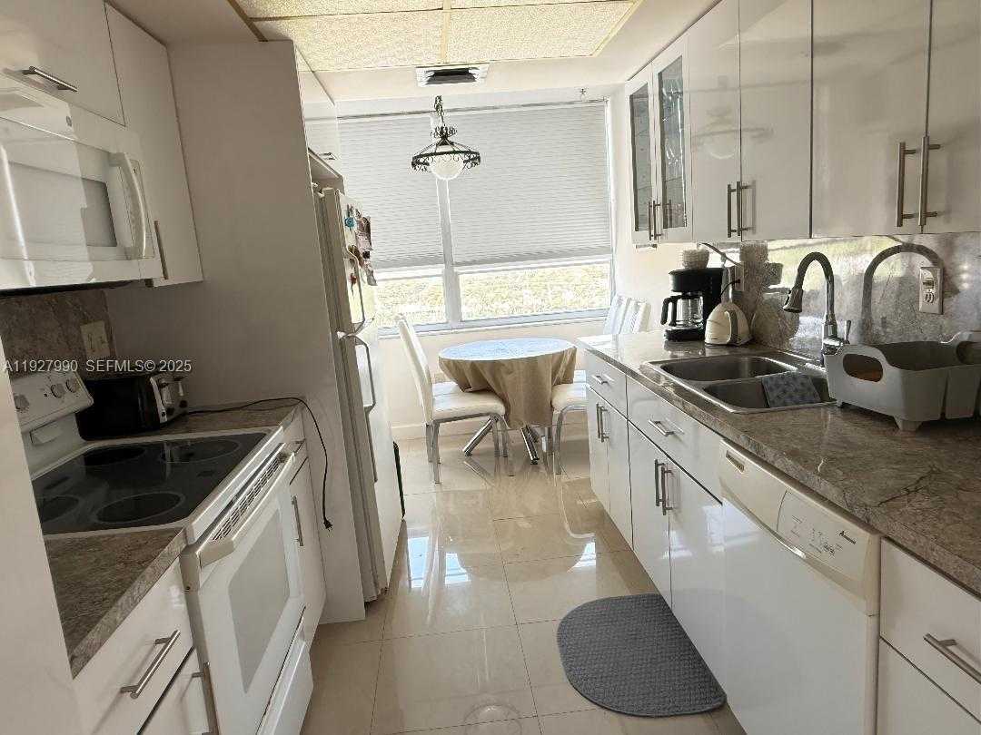 Small Image of 18051 BISCAYNE BLVD #1505, Aventura Number 2