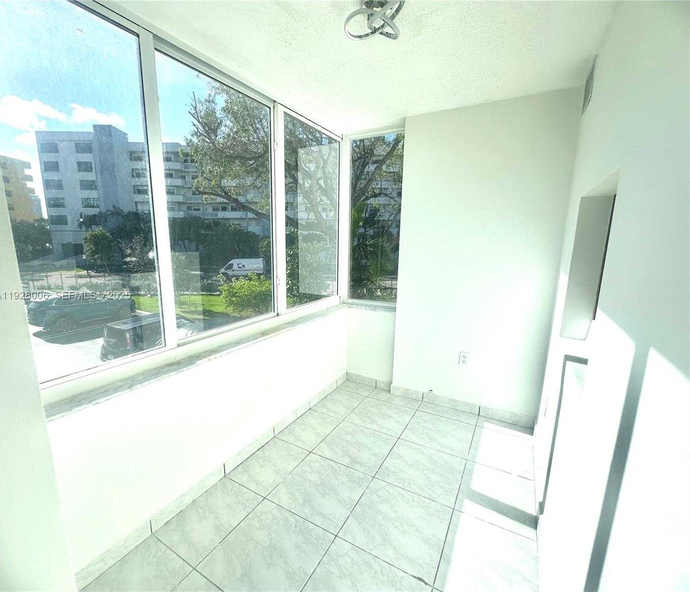 Small Image of 250 180TH DR #254, Sunny Isles Beach Number 10