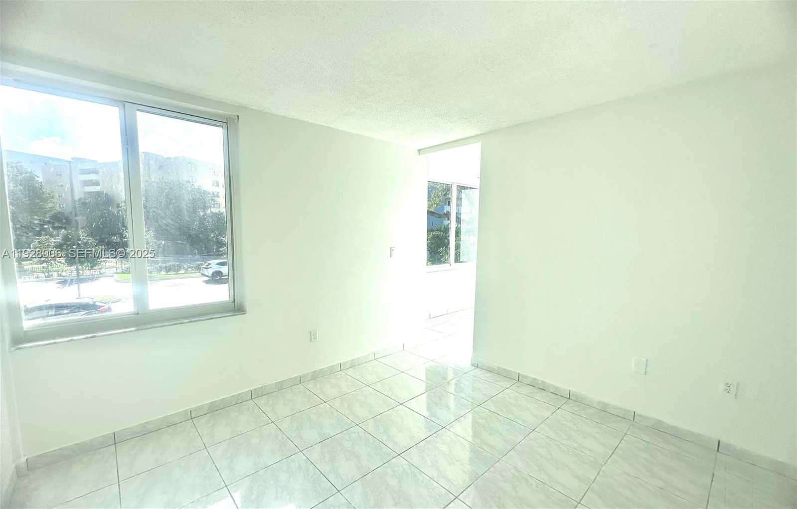 Small Image of 250 180TH DR #254, Sunny Isles Beach Number 11
