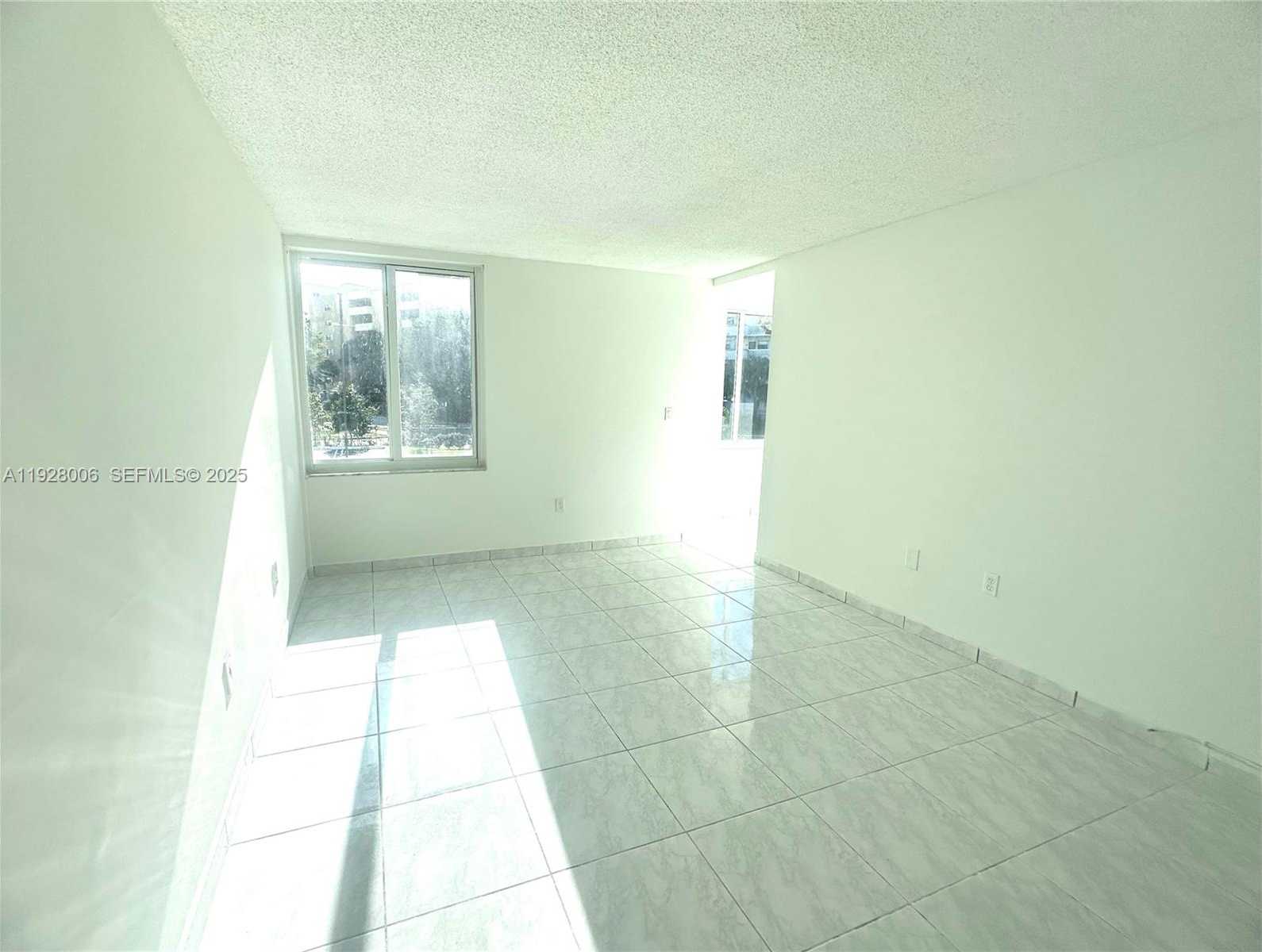 Small Image of 250 180TH DR #254, Sunny Isles Beach Number 12