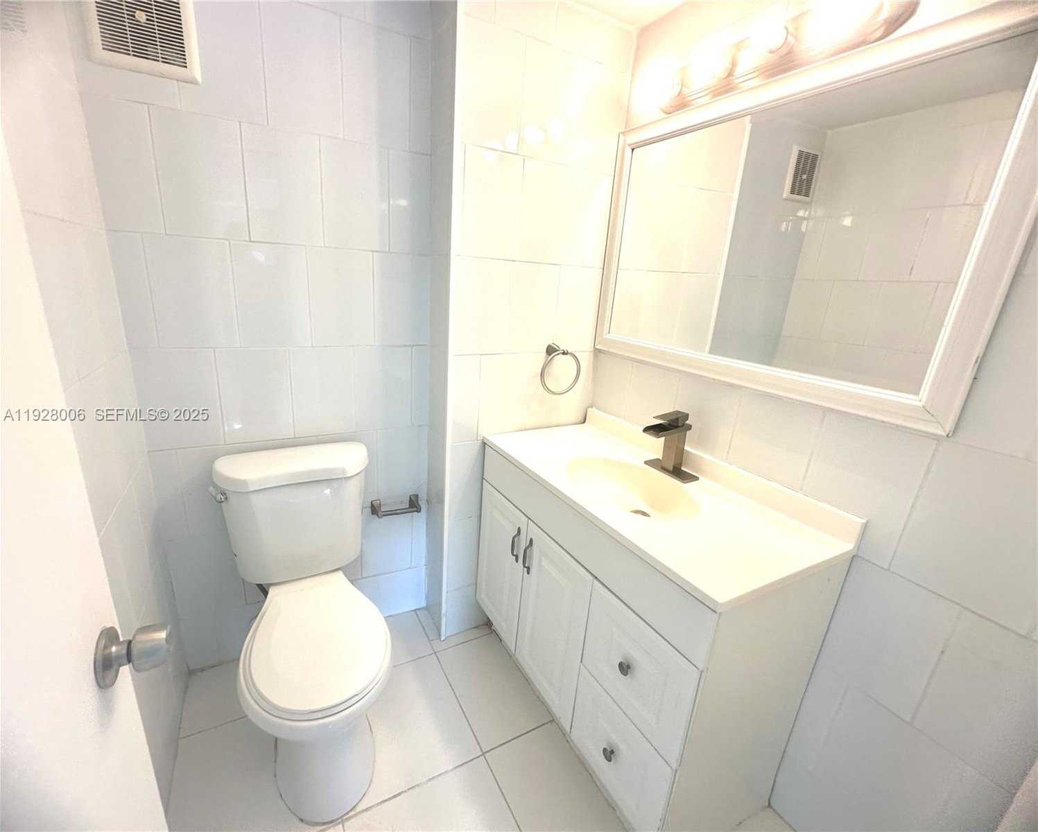 Small Image of 250 180TH DR #254, Sunny Isles Beach Number 16