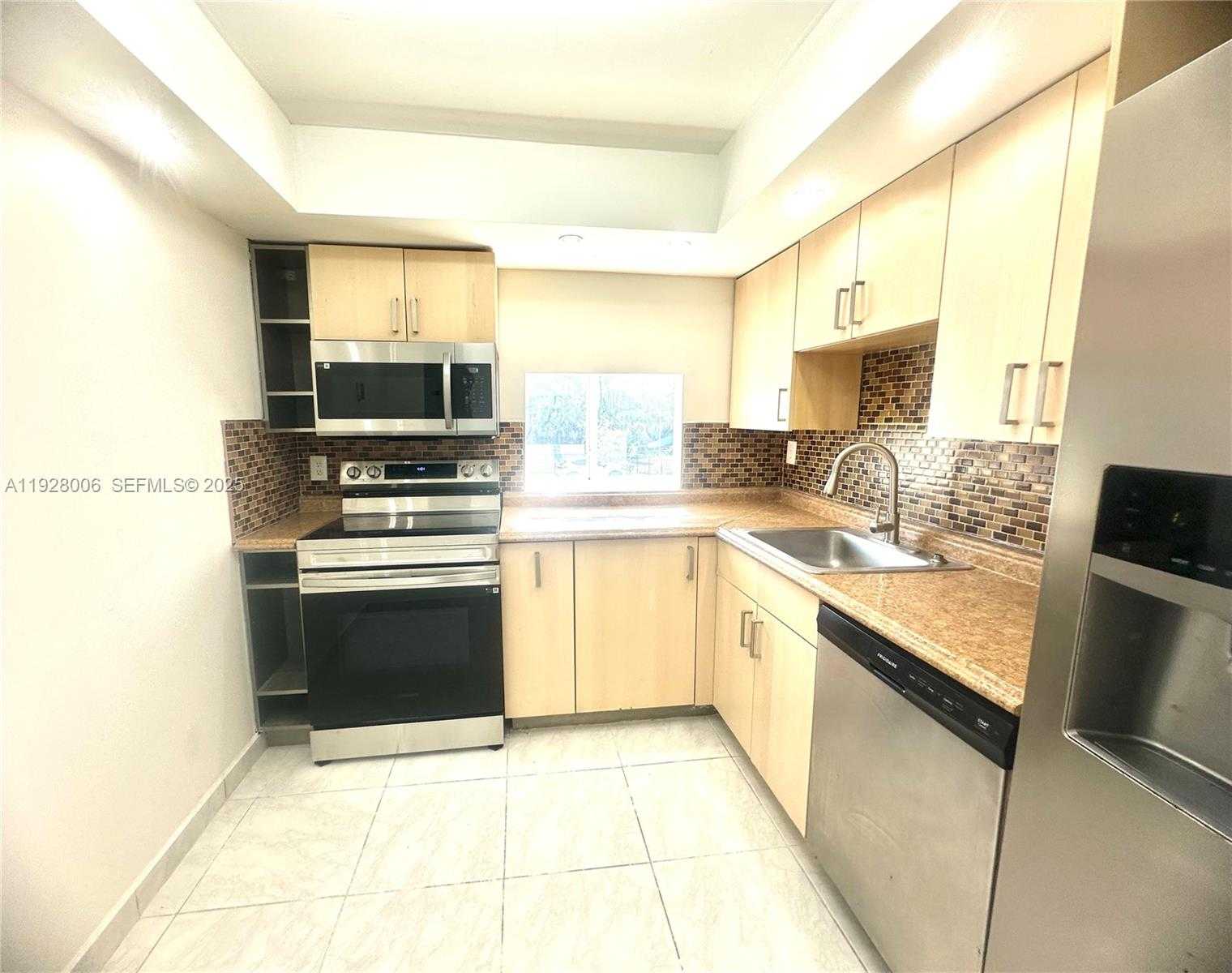 Small Image of 250 180TH DR #254, Sunny Isles Beach Number 19