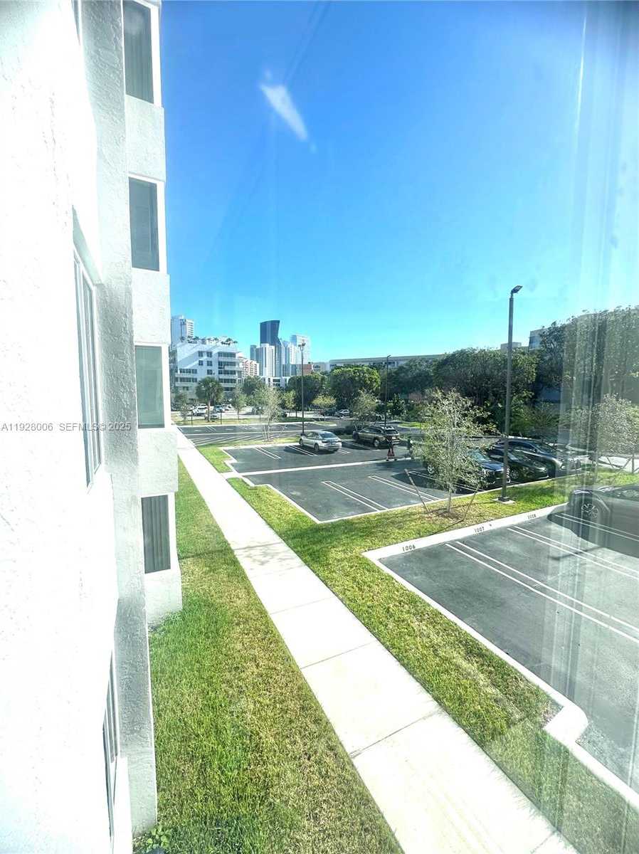 Small Image of 250 180TH DR #254, Sunny Isles Beach Number 24