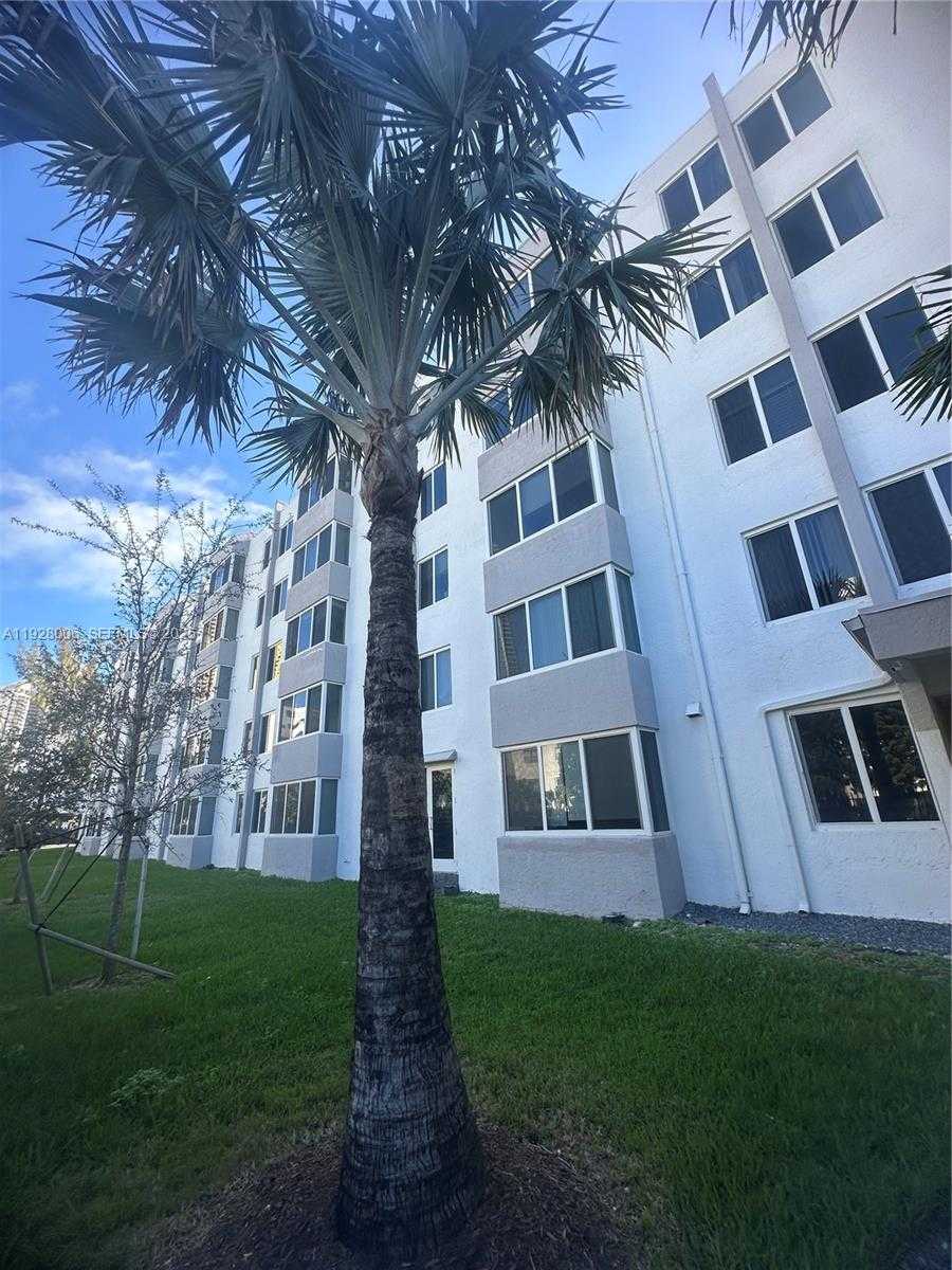 Small Image of 250 180TH DR #254, Sunny Isles Beach Number 3